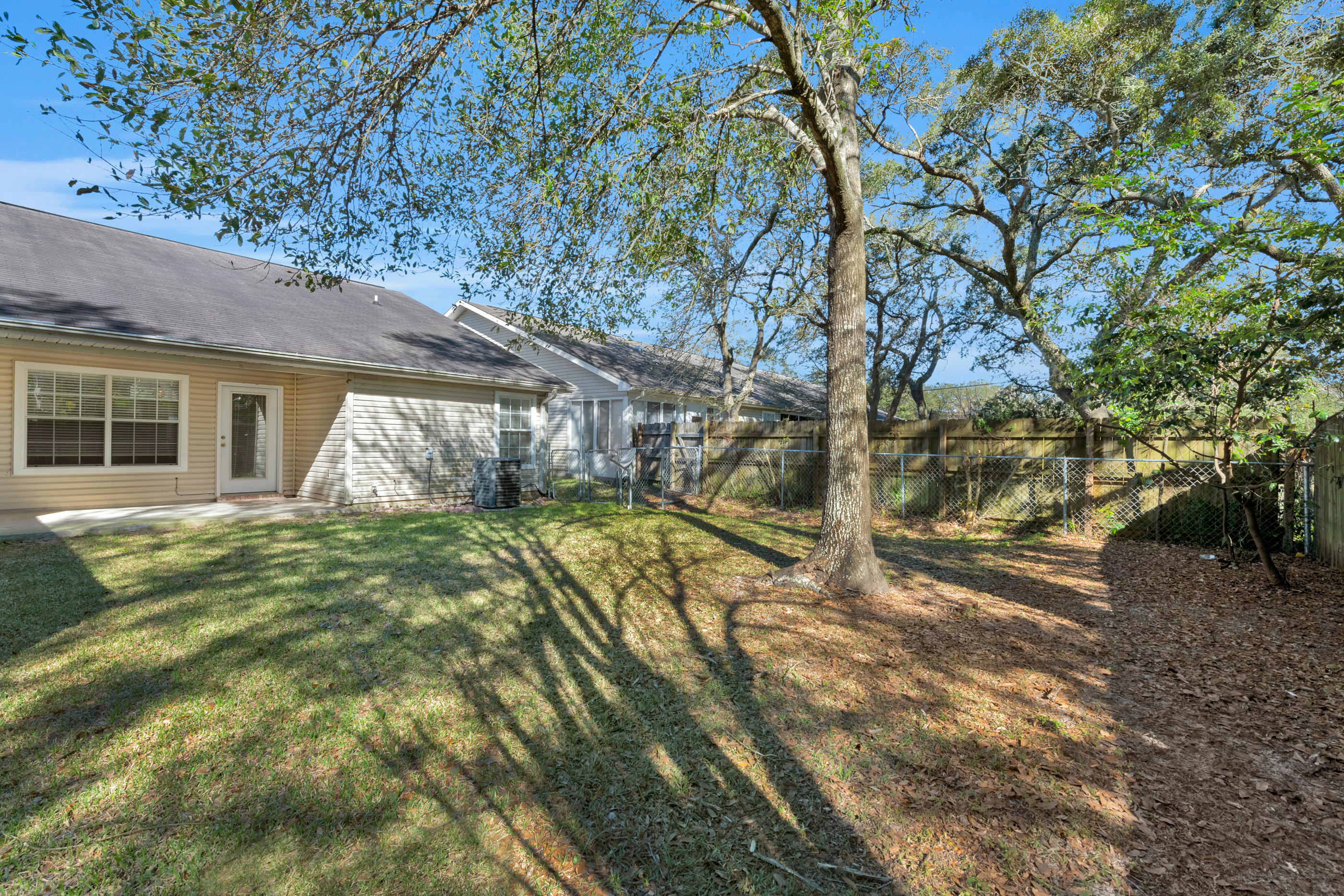 SHANYN TAYLOR OAKS - Residential