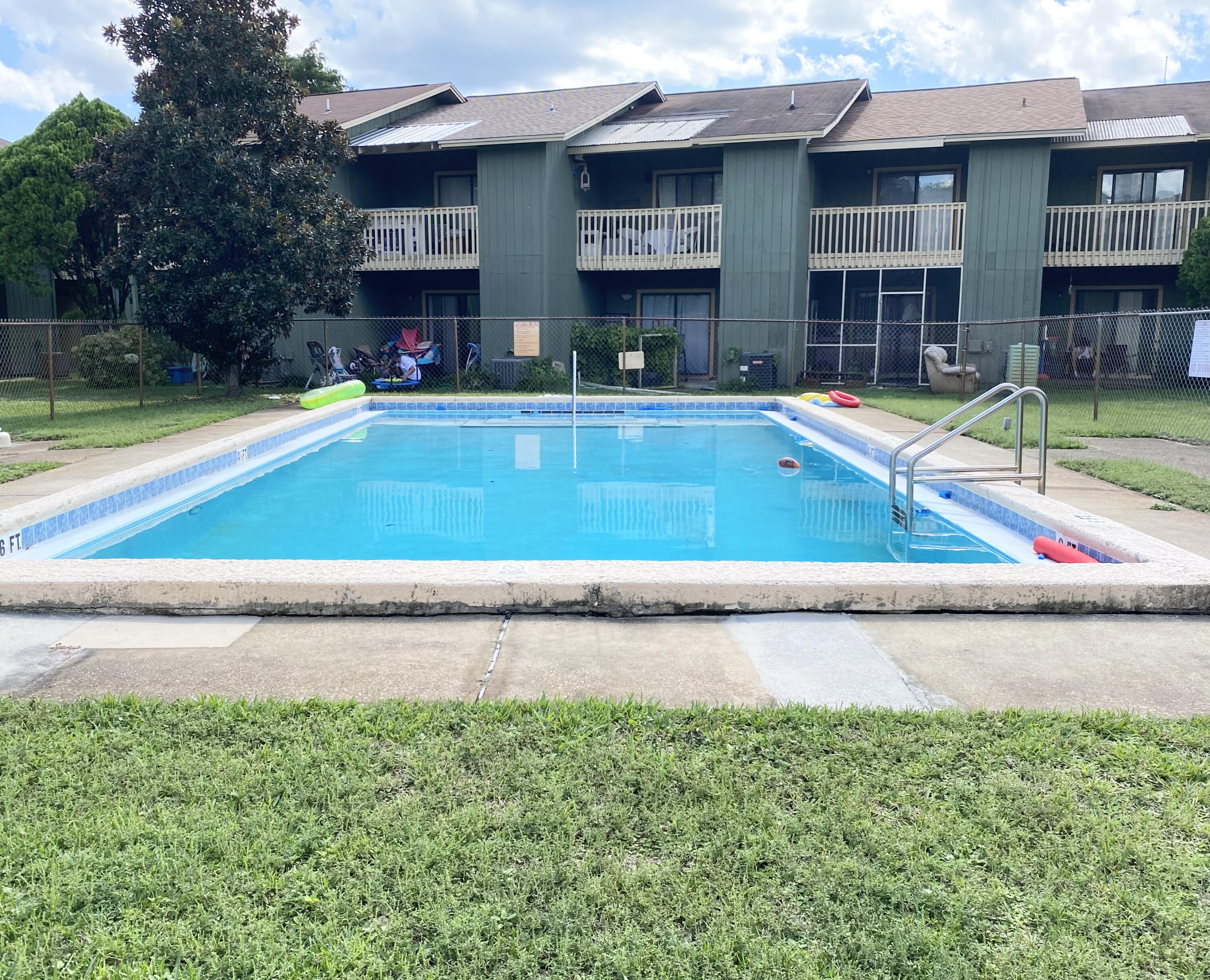 BIENVILLE SQUARE T/H - Residential Lease