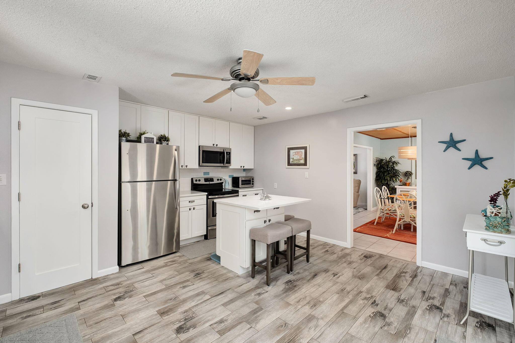WHISPERING OAKS - Residential