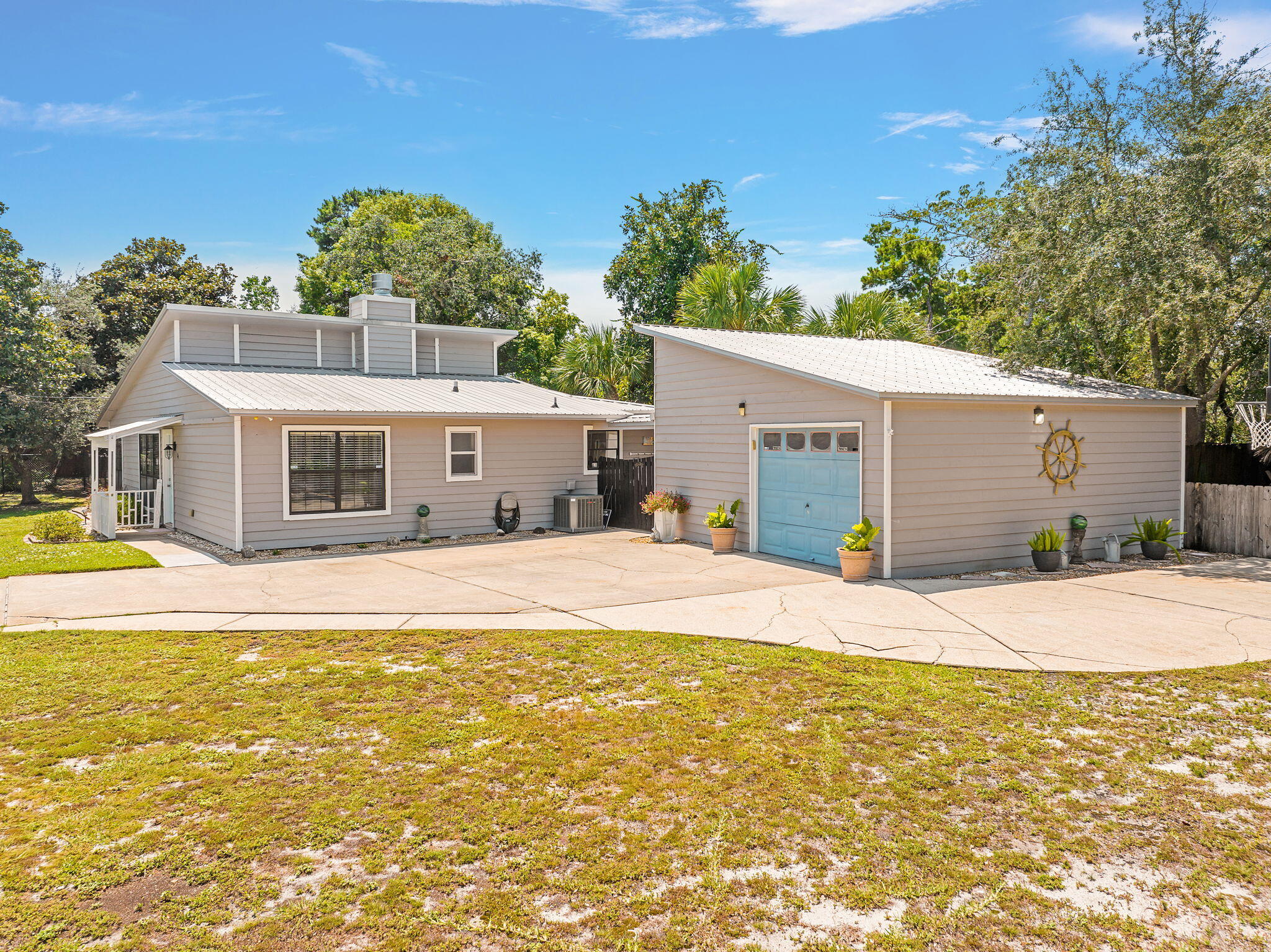 WHISPERING OAKS - Residential