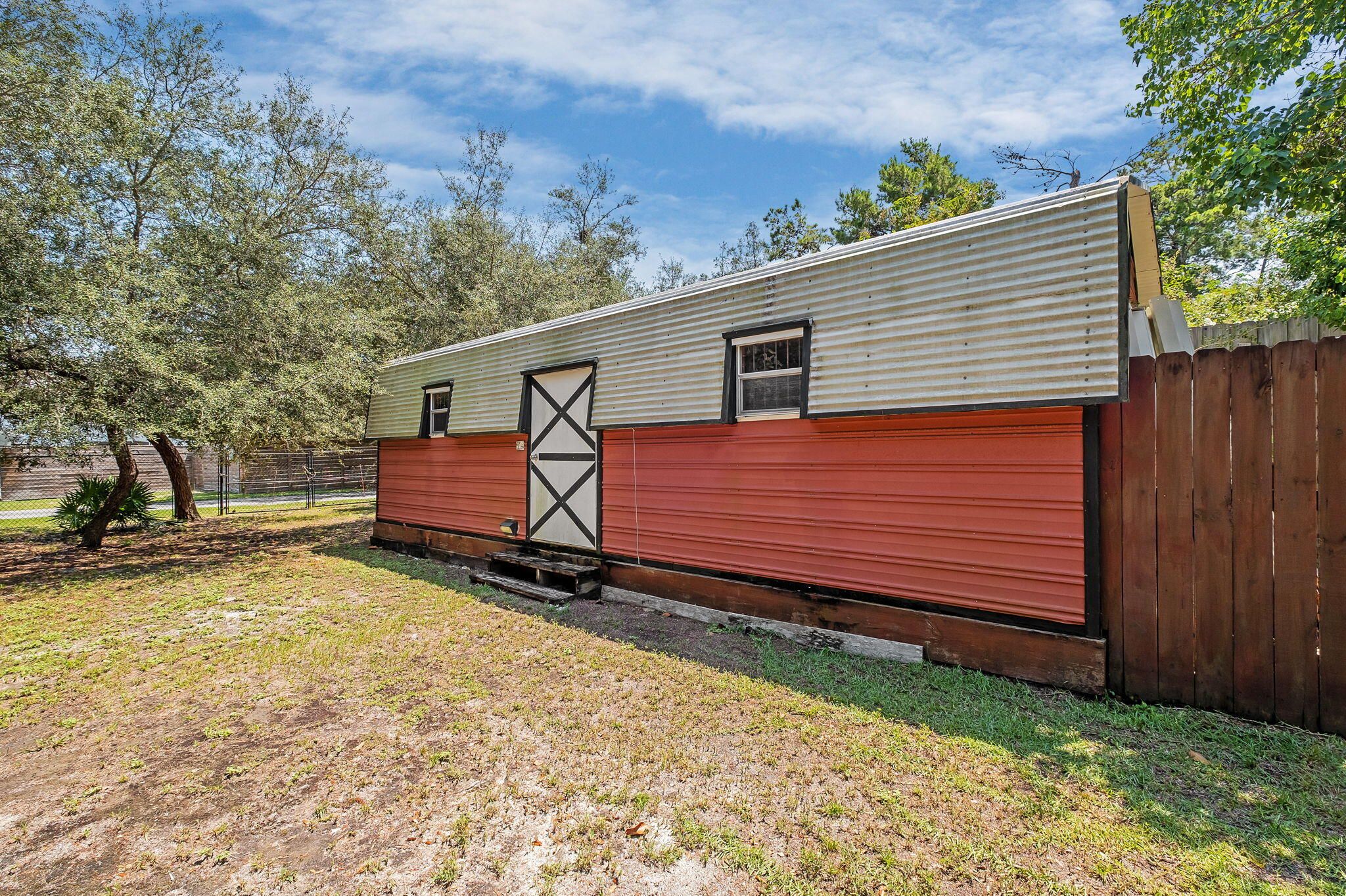 WHISPERING OAKS - Residential
