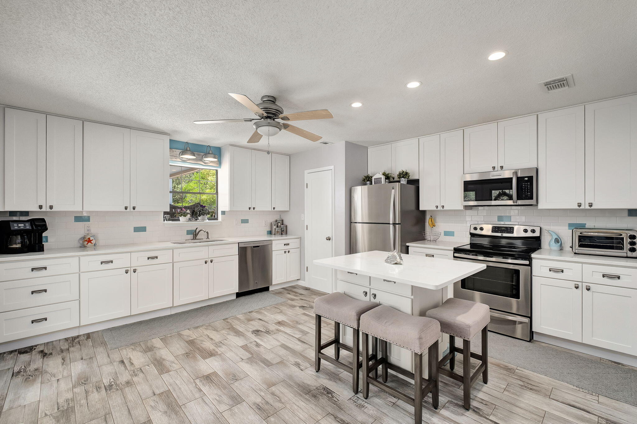 WHISPERING OAKS - Residential