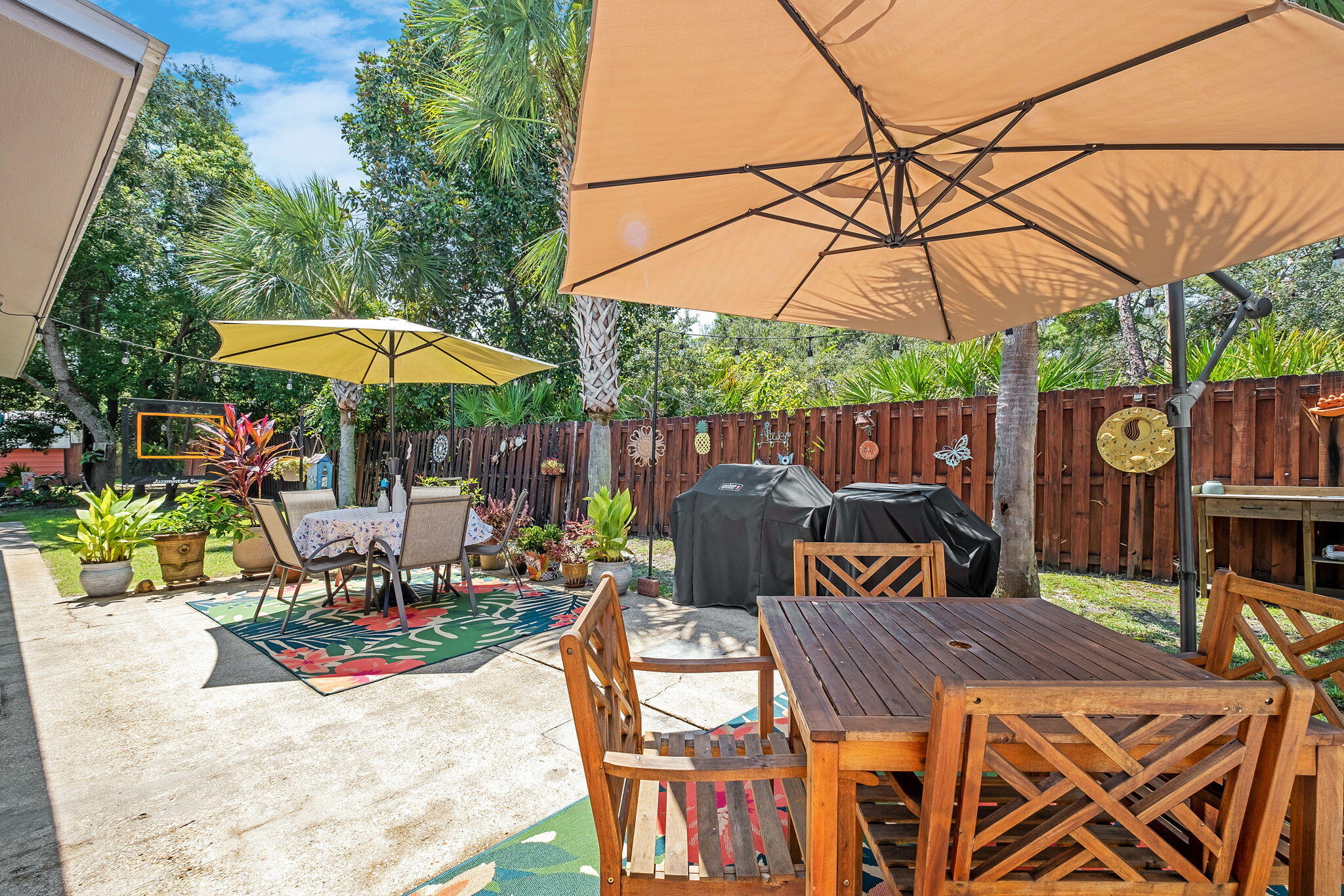 WHISPERING OAKS - Residential