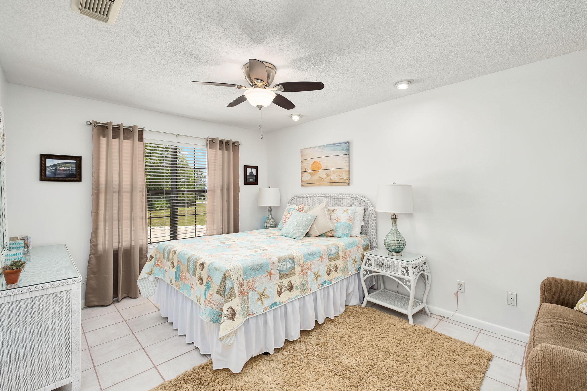 WHISPERING OAKS - Residential