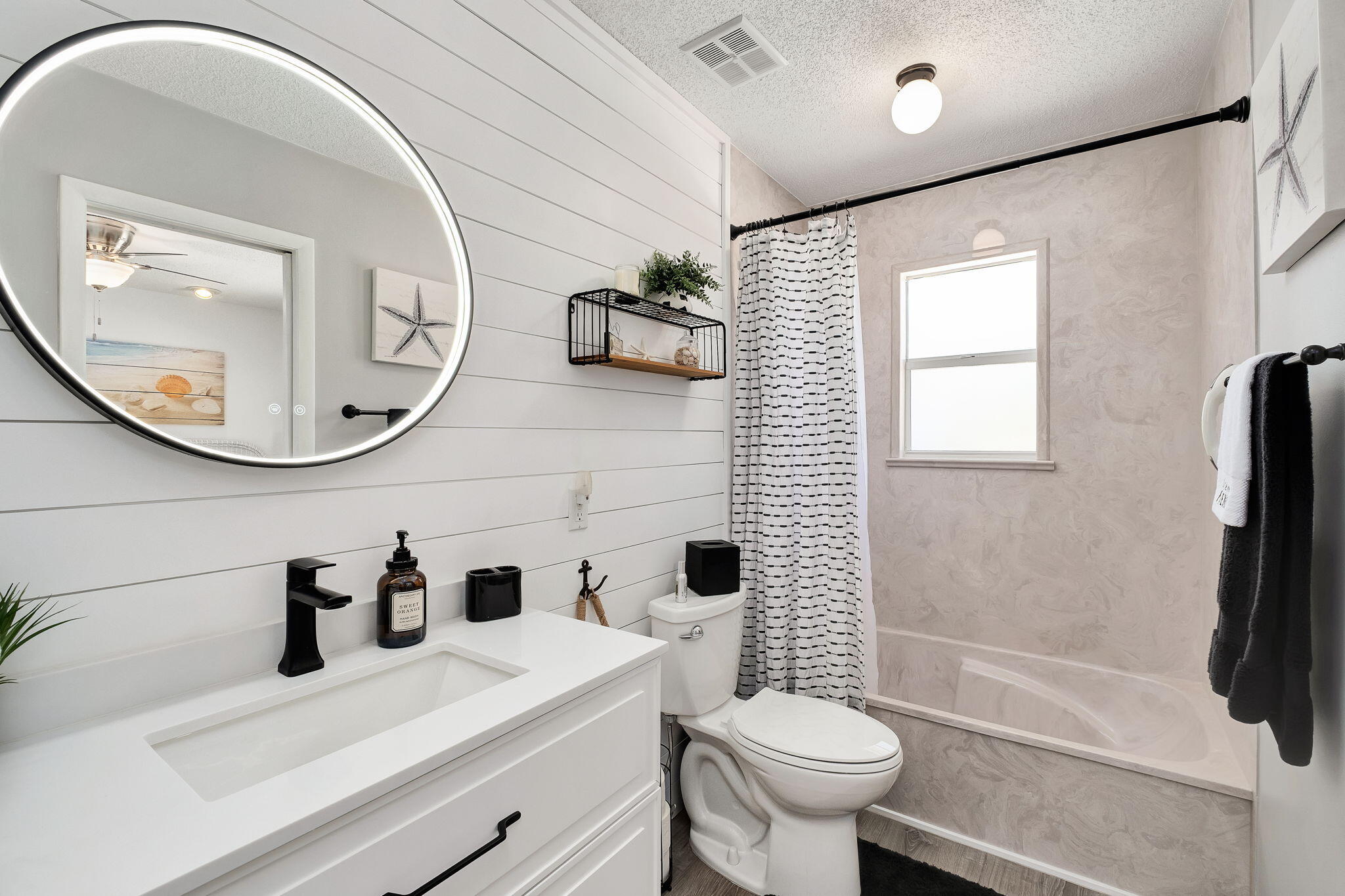 WHISPERING OAKS - Residential