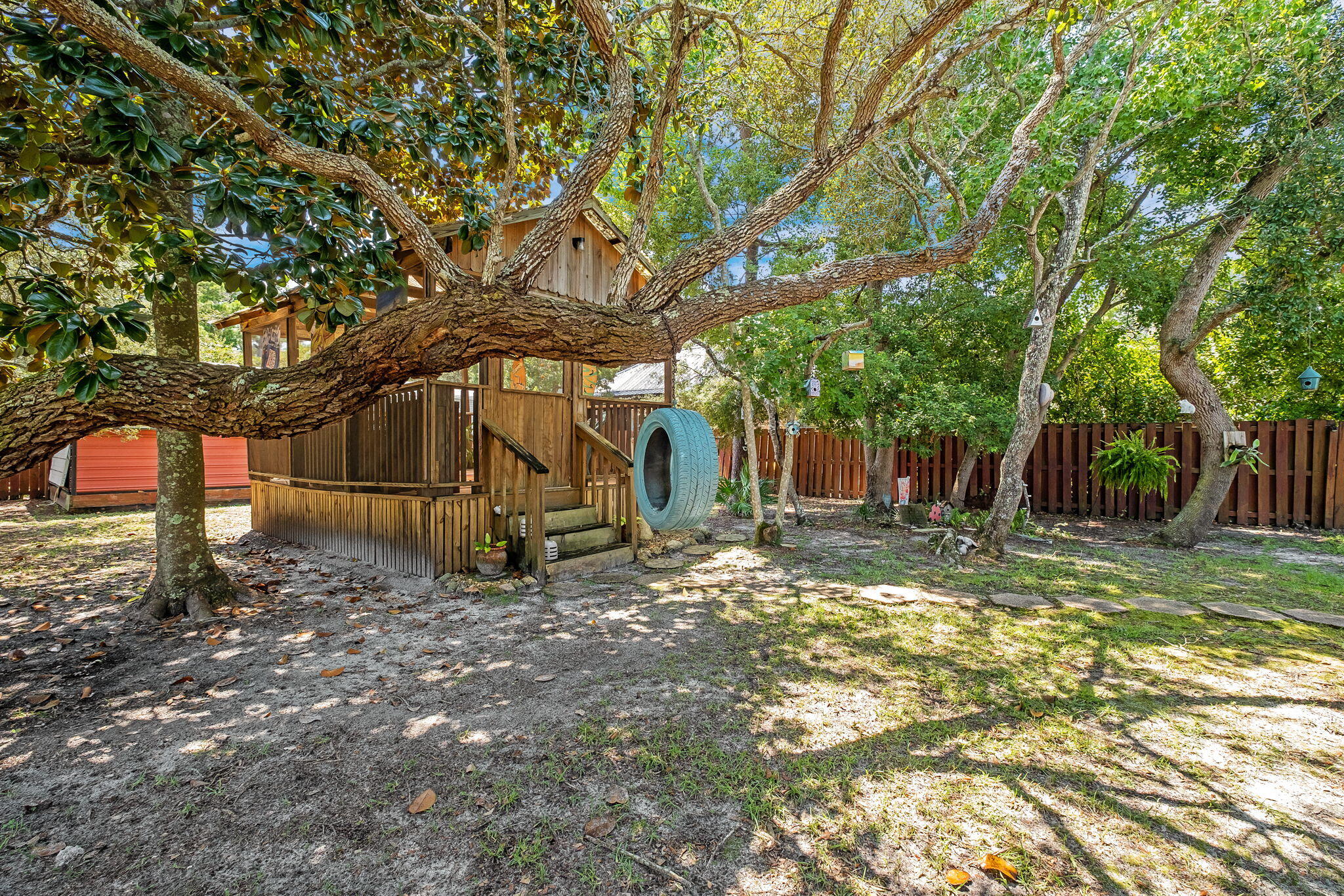 WHISPERING OAKS - Residential