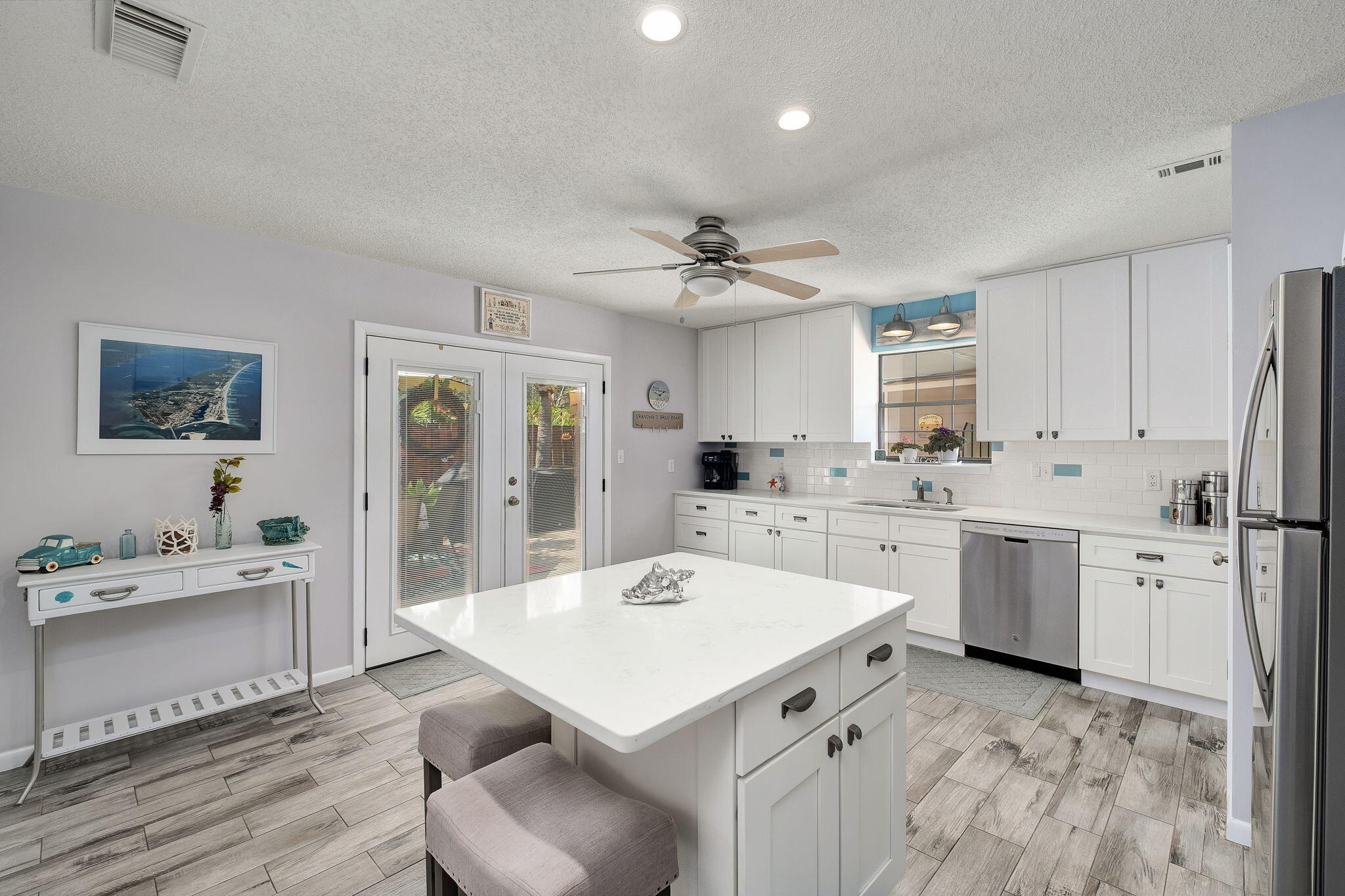 WHISPERING OAKS - Residential