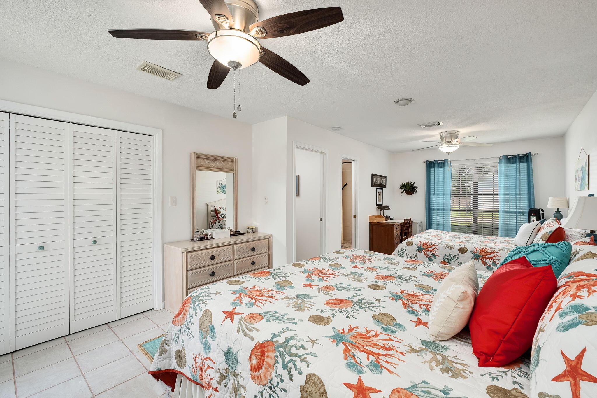 WHISPERING OAKS - Residential