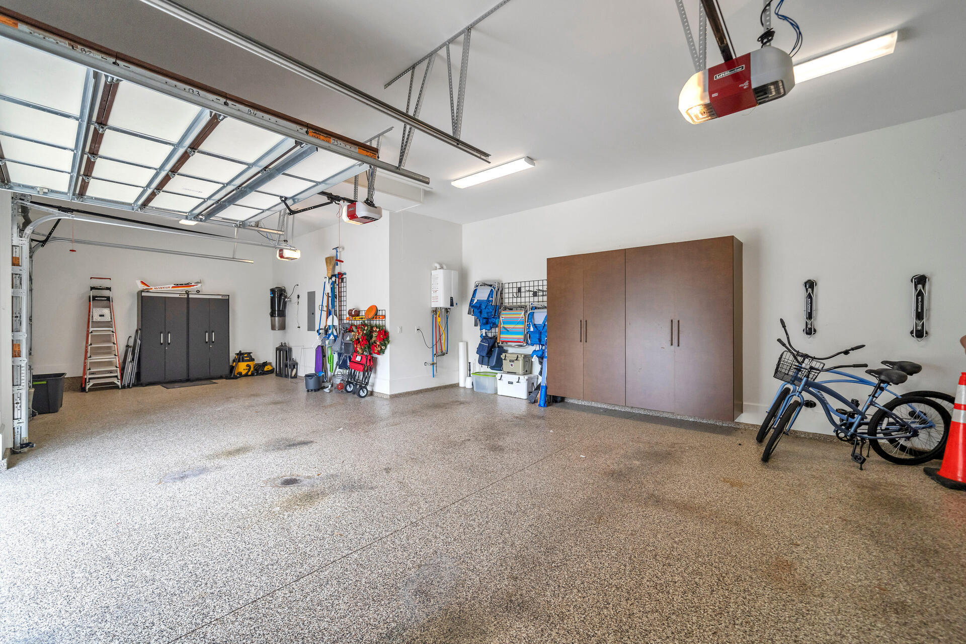 BAYTOWNE AVE EAST - Residential