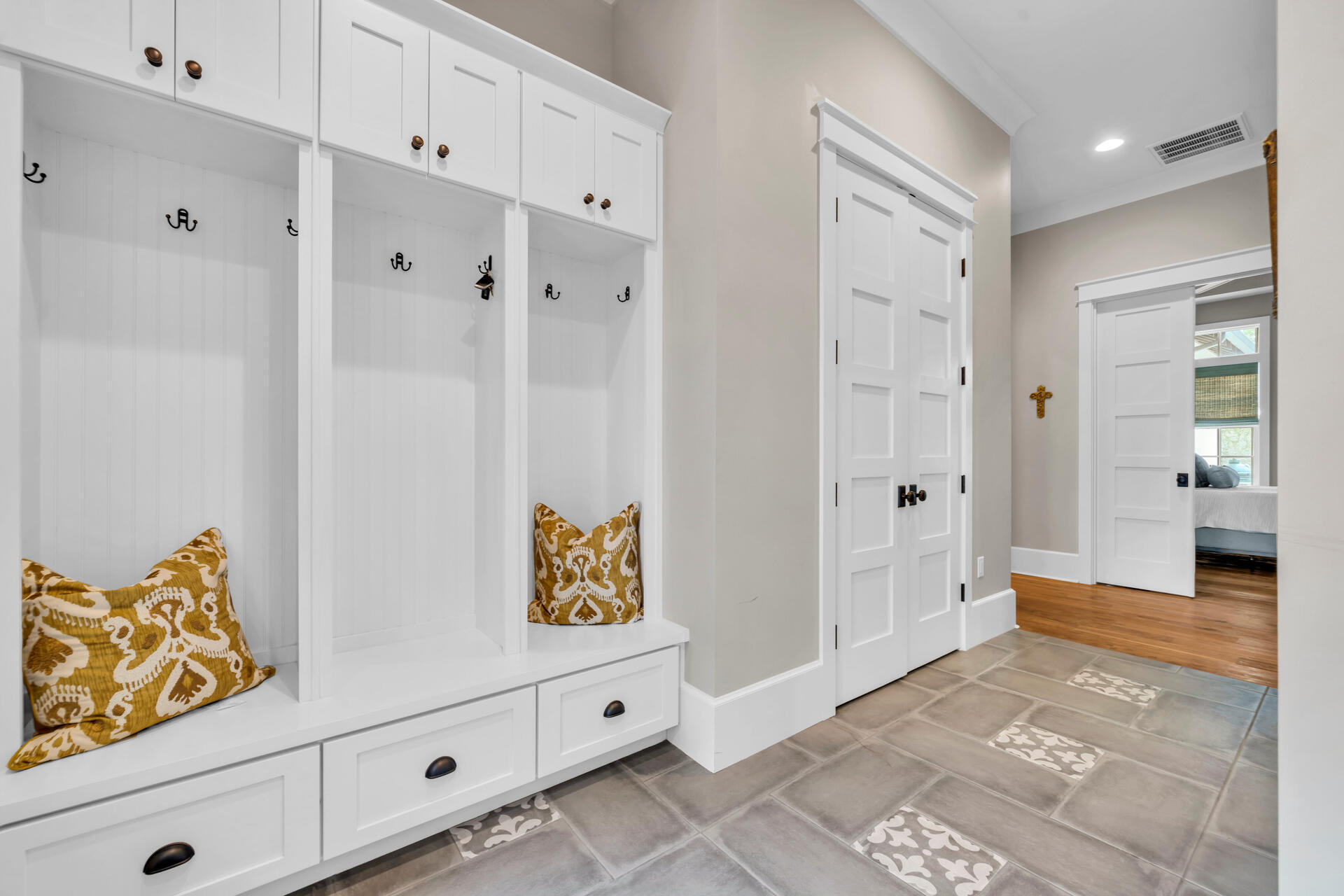 BAYTOWNE AVE EAST - Residential