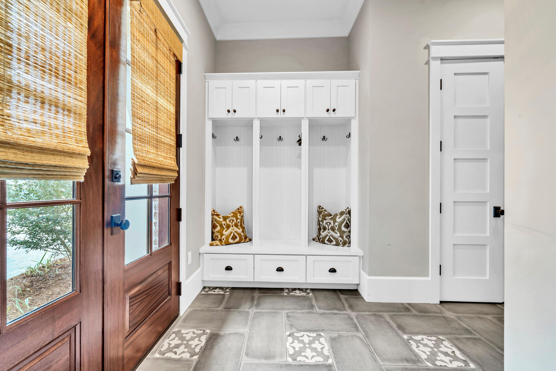 BAYTOWNE AVE EAST - Residential
