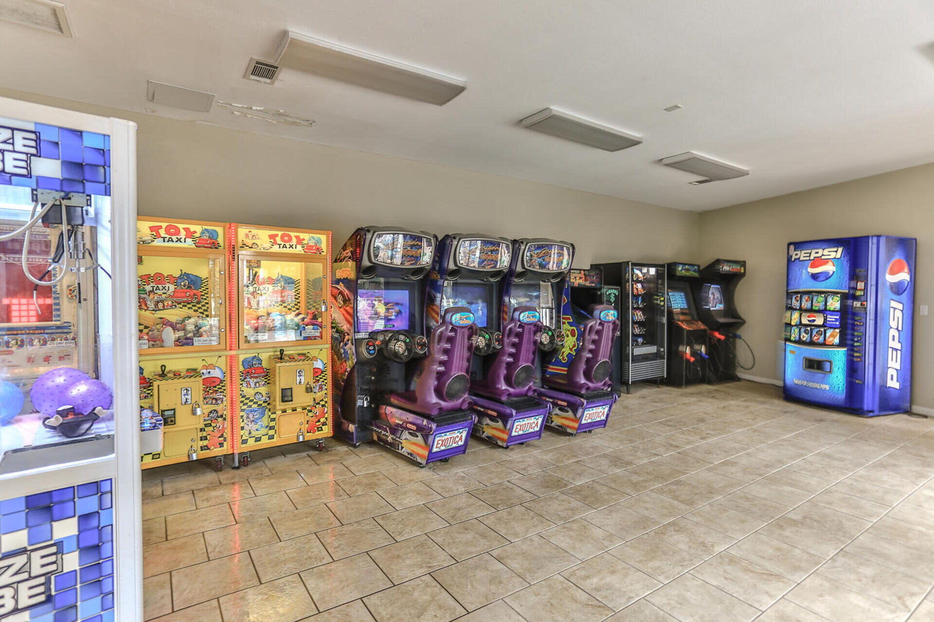 MAINSAIL CONDO PH 1 - Residential