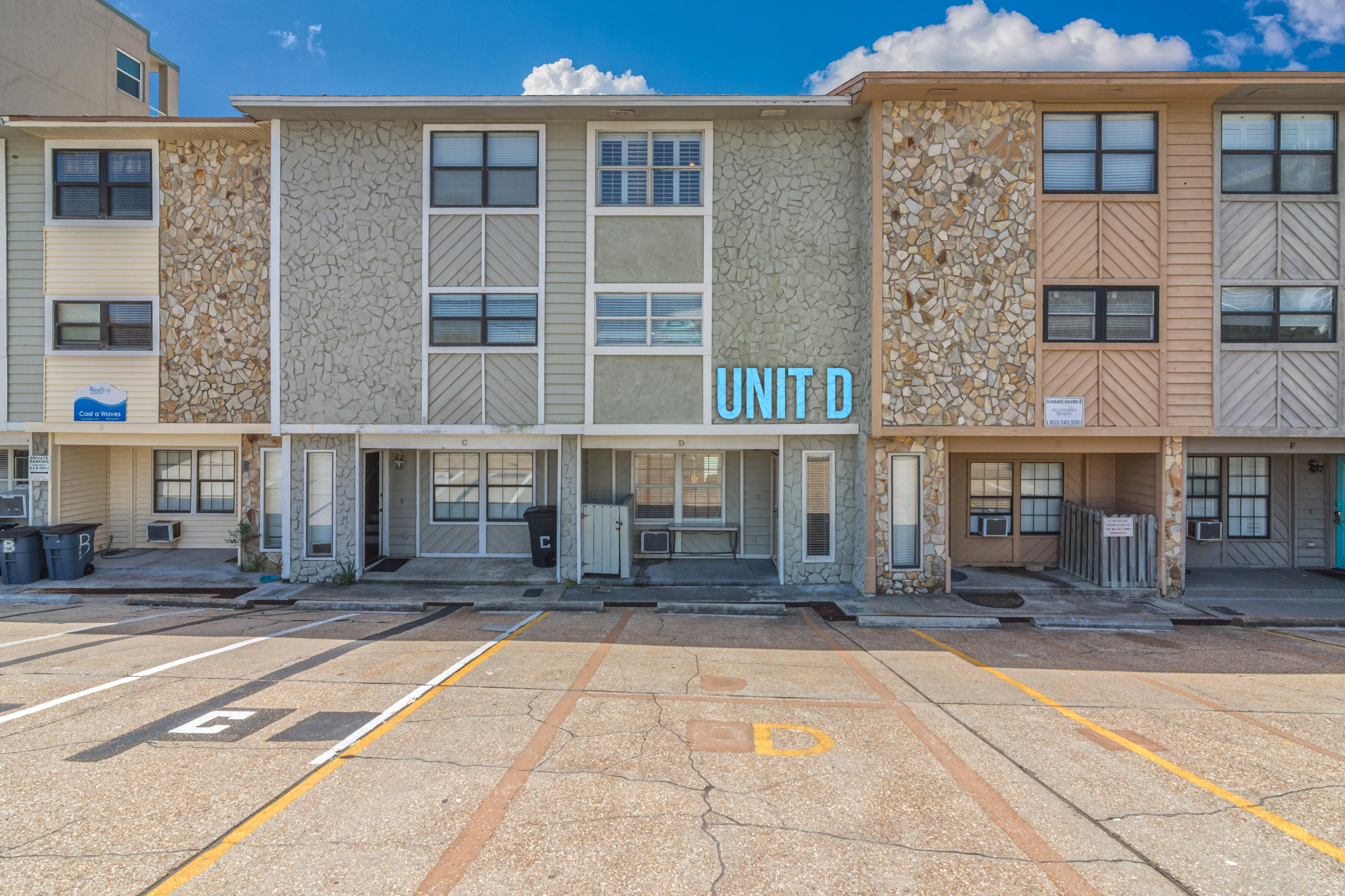 SUMMER HAVEN SOUTH T/H - Residential