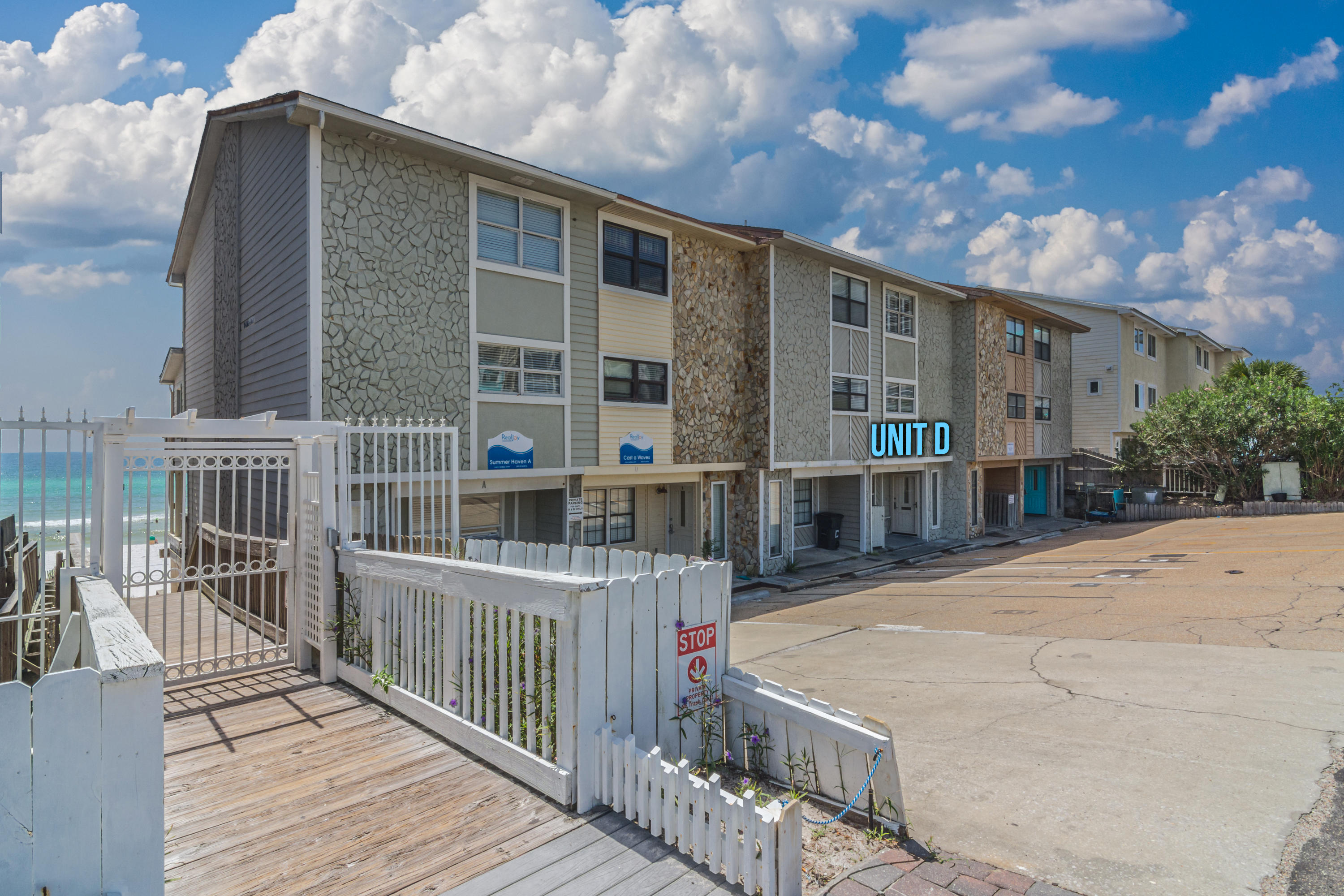 SUMMER HAVEN SOUTH T/H - Residential