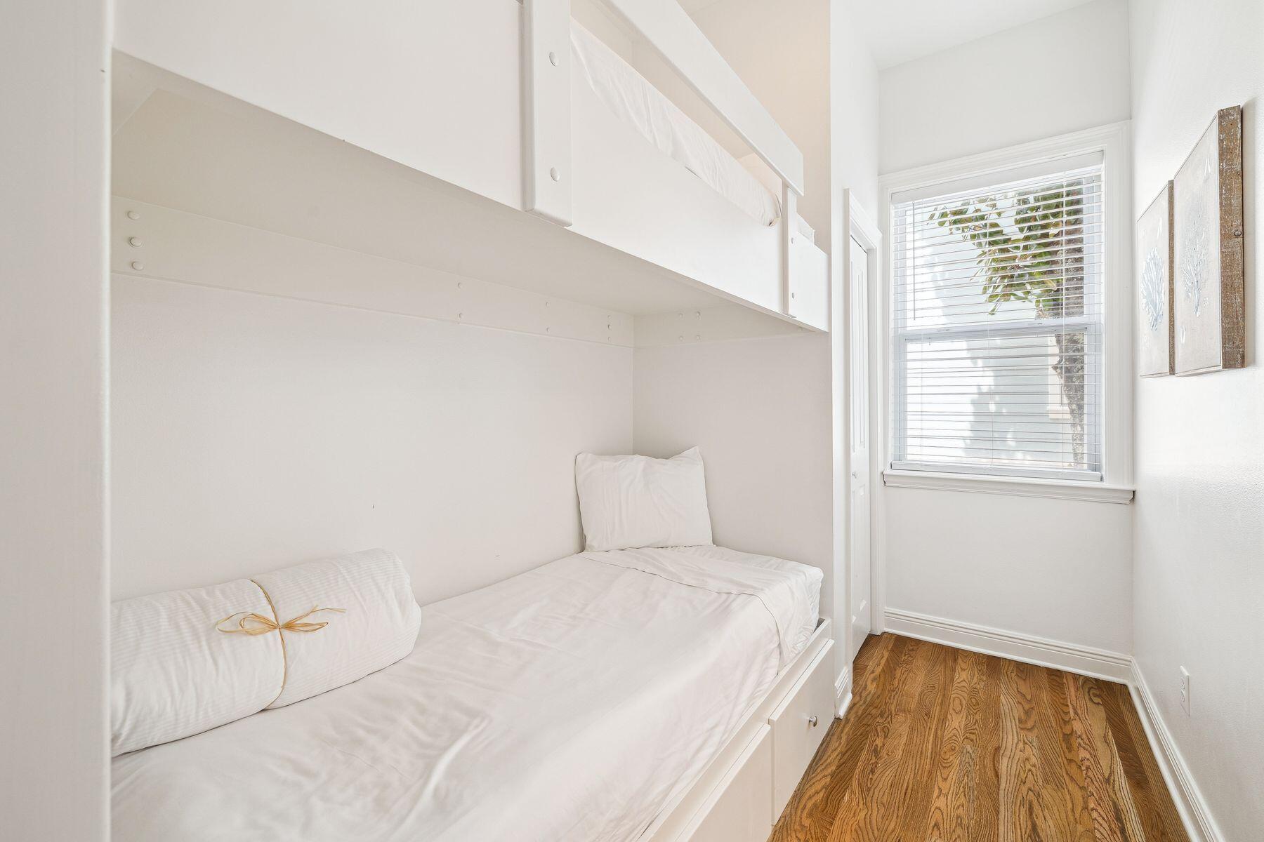 SEAGROVE 1ST ADDN - Residential