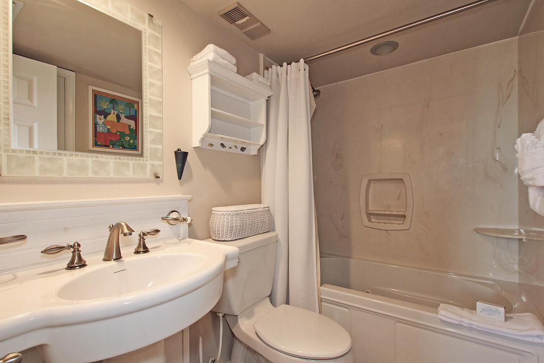 ONE SEAGROVE PLACE CONDOMINIUMS - Residential