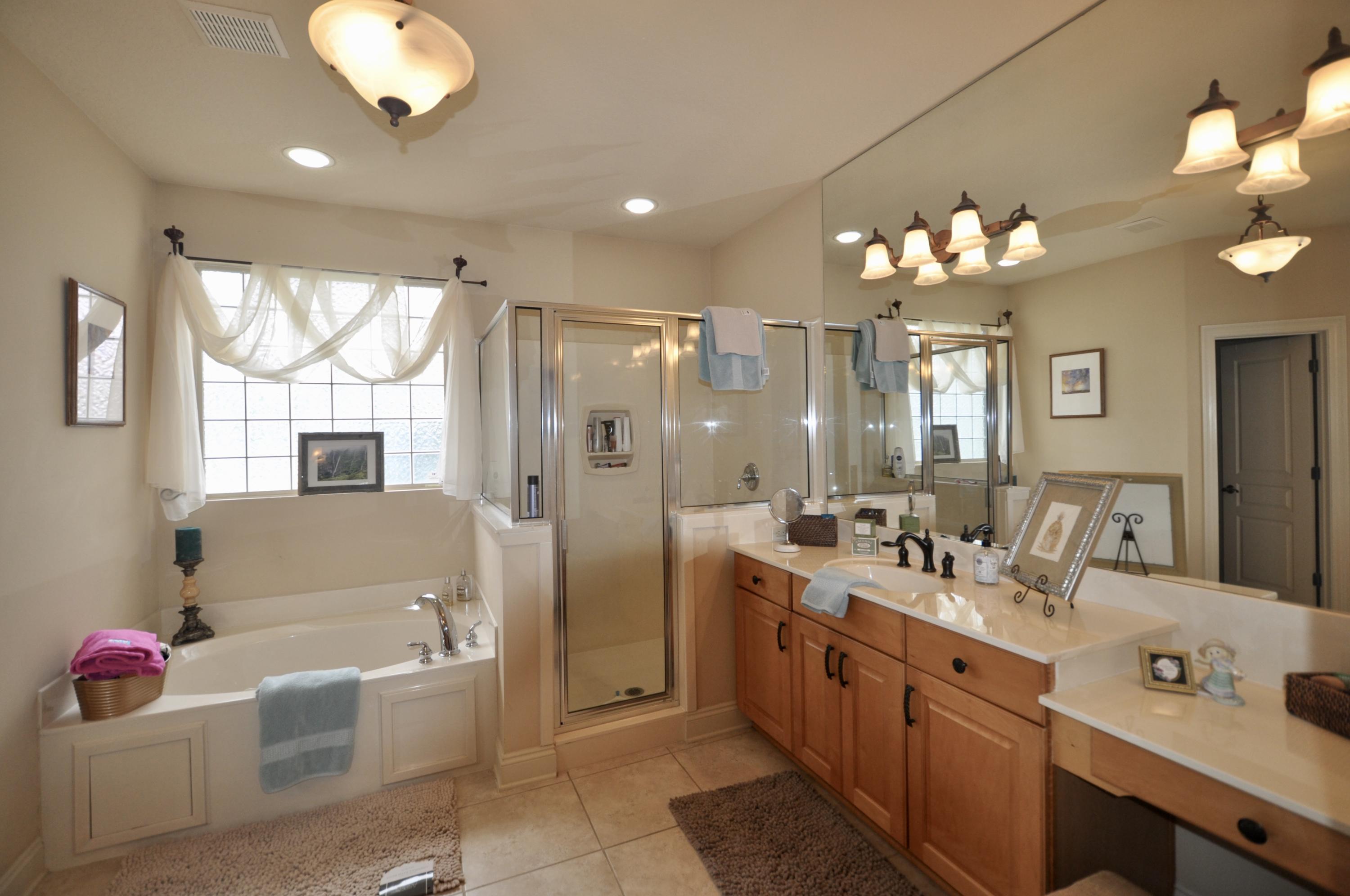 CHARDONNAY ESTATES - Residential