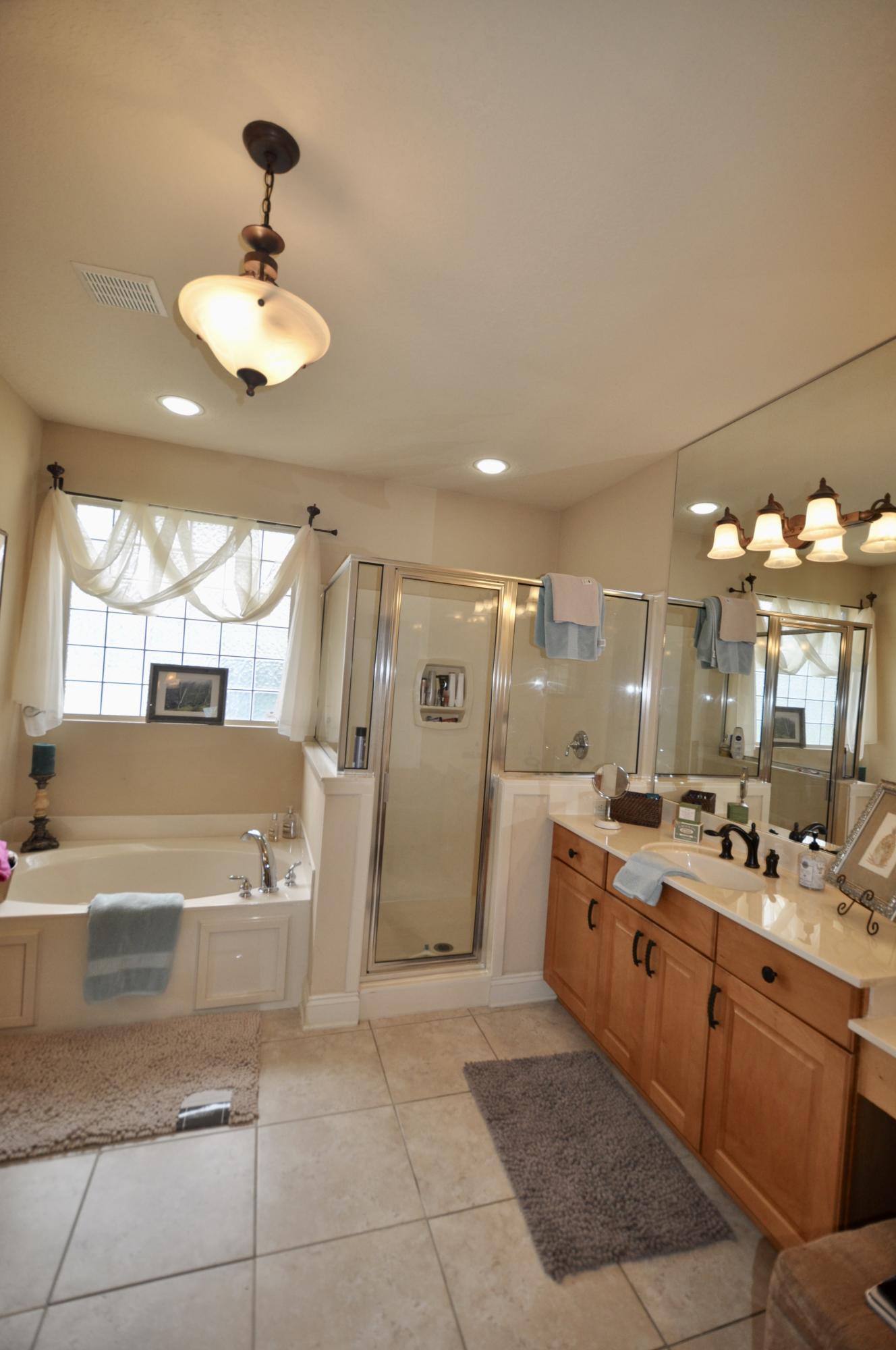 CHARDONNAY ESTATES - Residential