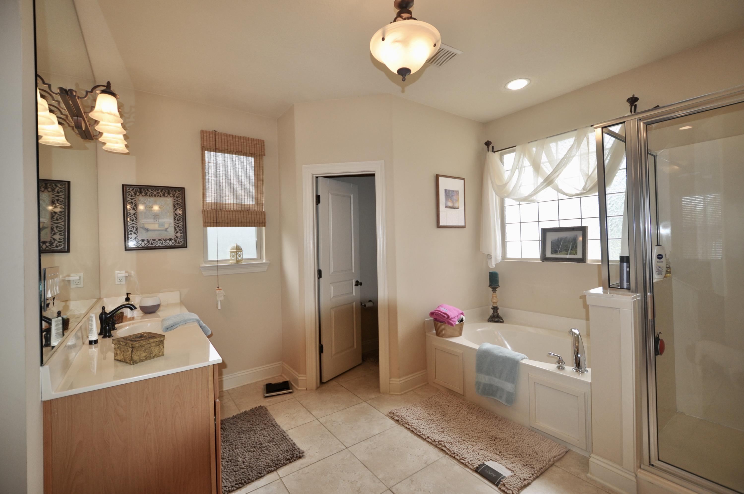 CHARDONNAY ESTATES - Residential