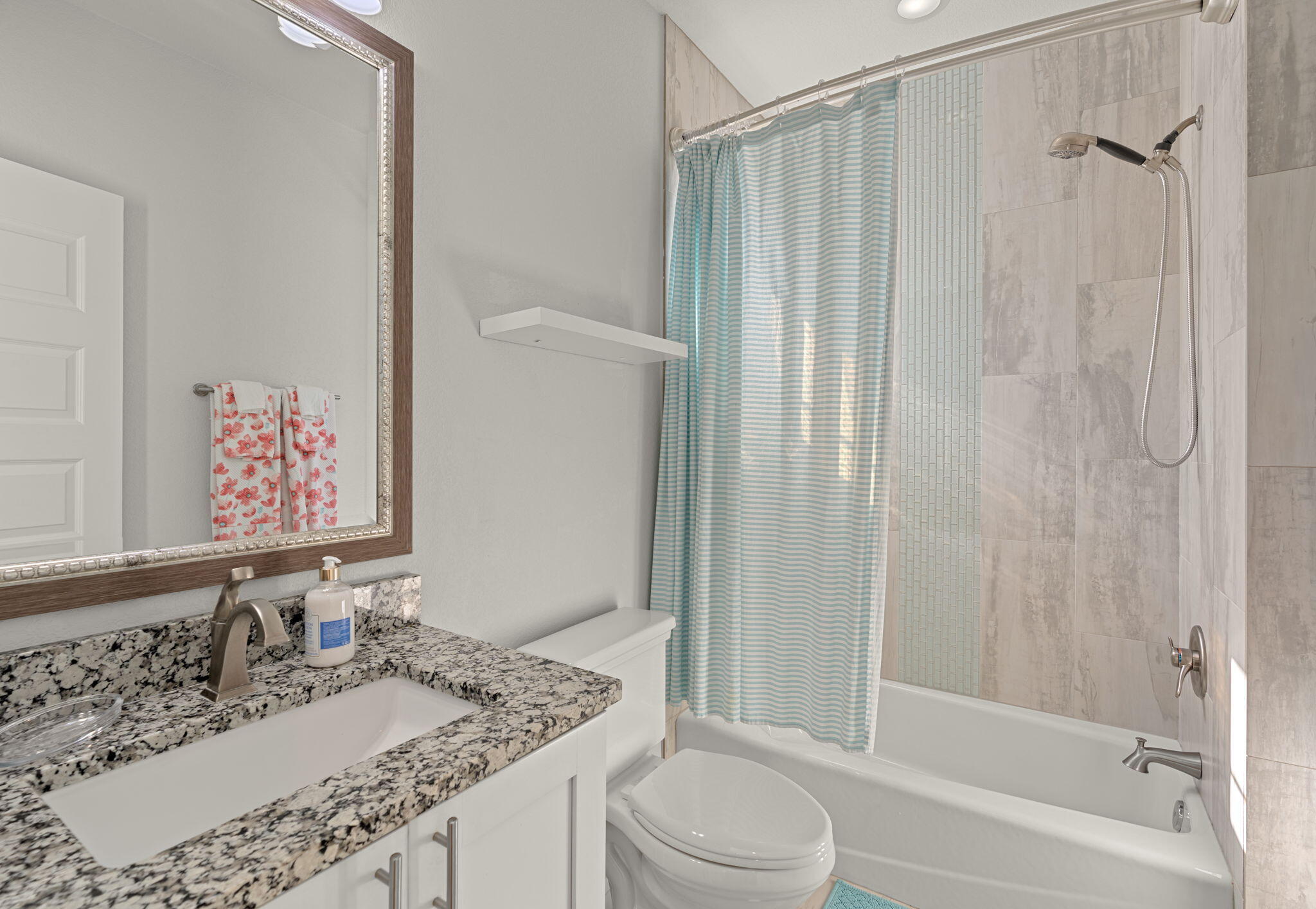 VILLA LAGO - Residential