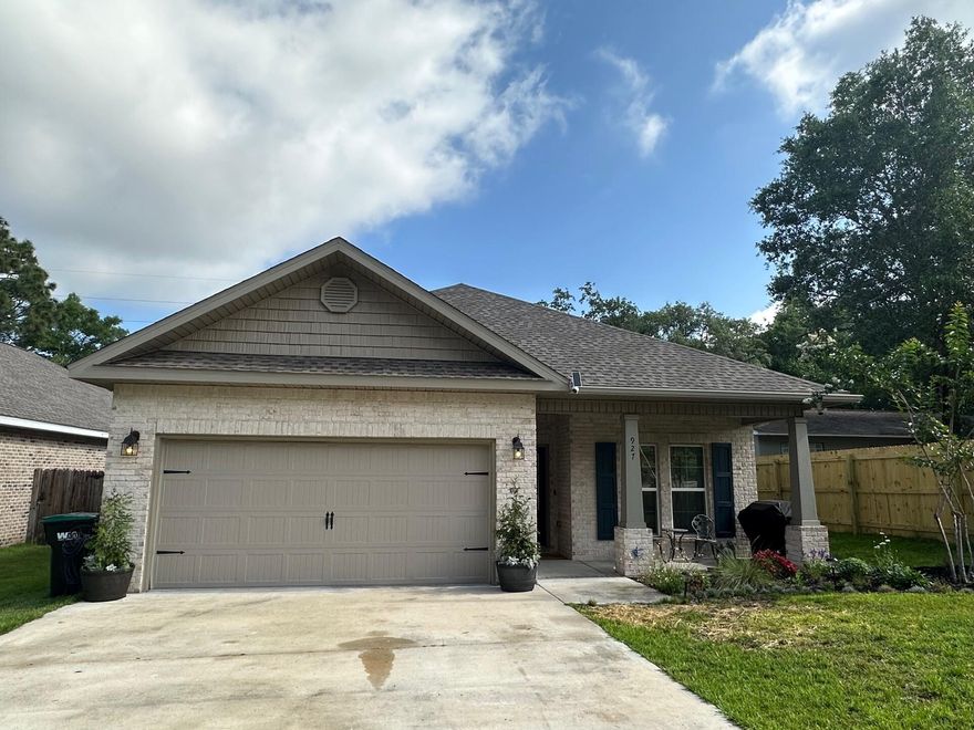 Available immediately!This beautiful craftsman style home features 4bedrooms and 2 bathrooms! The Kitchen has granite counter-tops, custom soft close shaker style all-wood cabinets, slate finished appliances, a large walk-in pantry, and an oversized island w/ breakfast bar! The living room is open to the dining area and kitchen, which features LVP throughout! The master is spacious and features a beautiful en-suite with a walk in shower, double sinks, and walk in closet! The backyard features a covered patio and large fenced yard!Home has solar panels which reduces electric cost.Pets Considered with Owner Approval!See 'More' for info on Resident Benefits Package.Tenant to verify all data. Please contact Sound Choice Real Estate to schedule a showing- 850-389-8533.