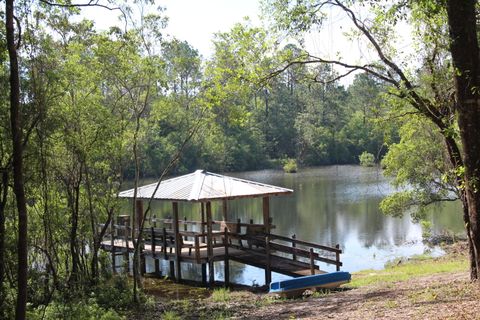 A home in DeFuniak Springs