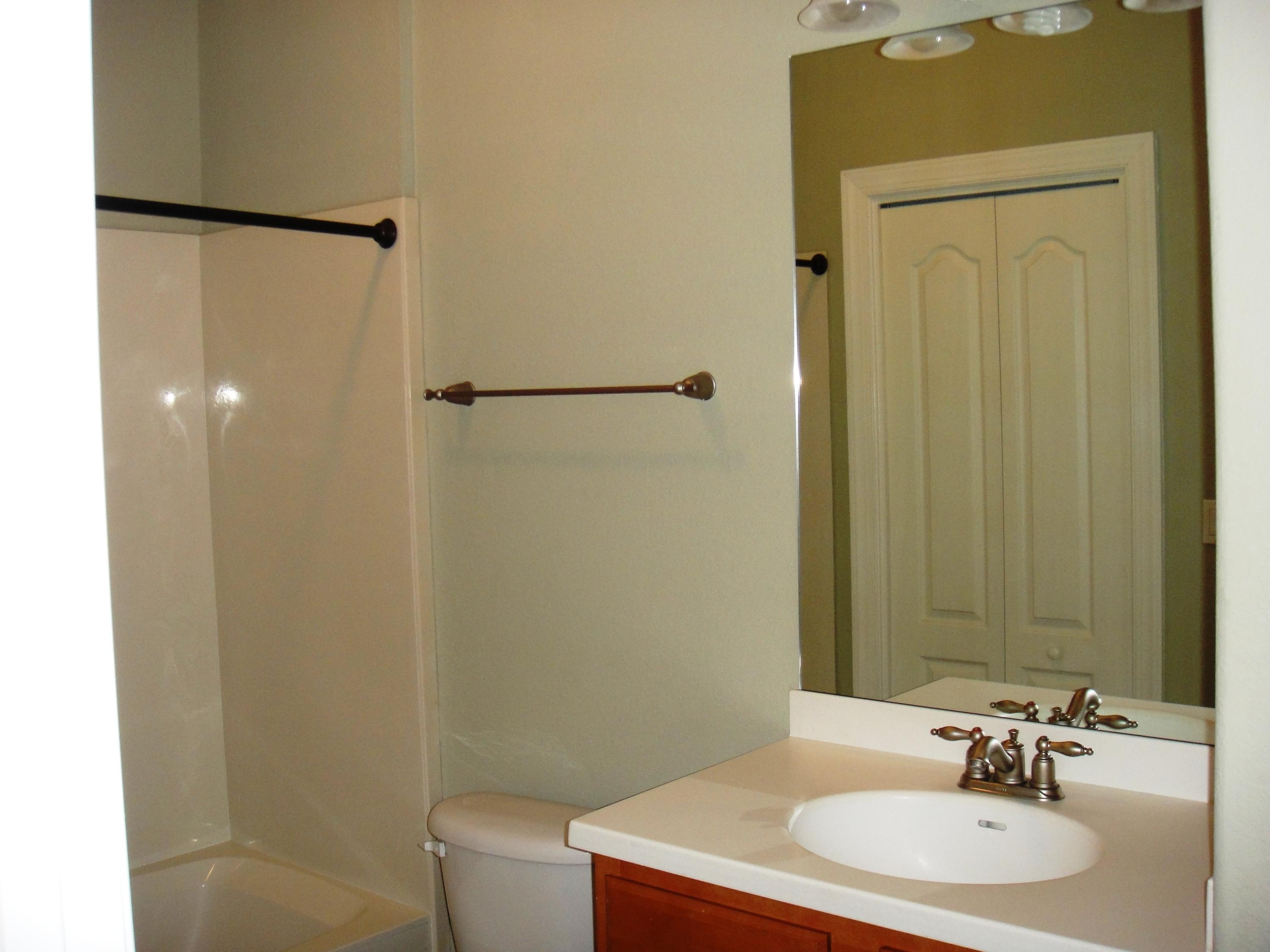 DIAMOND LAKES - Residential Lease