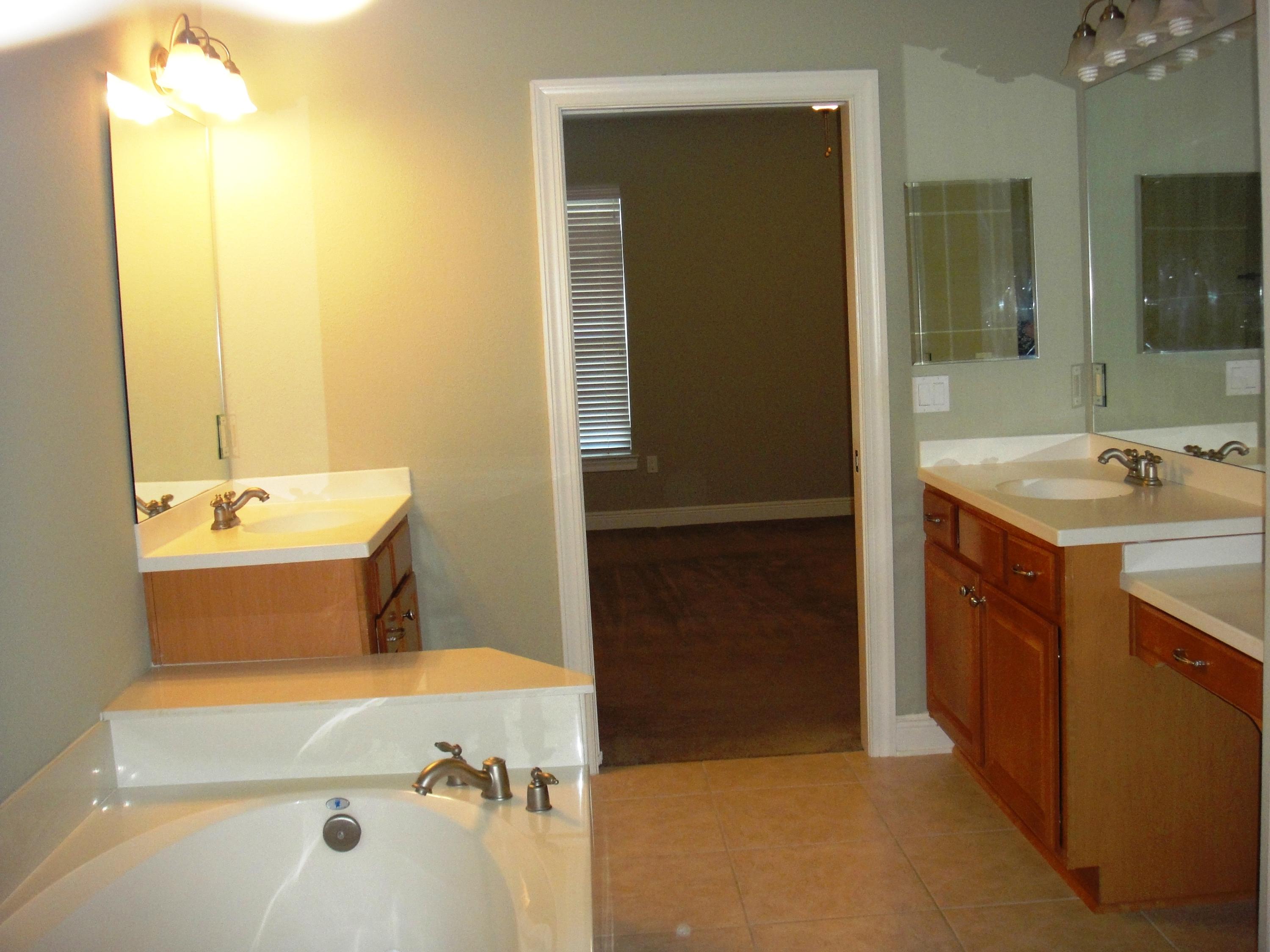 DIAMOND LAKES - Residential Lease