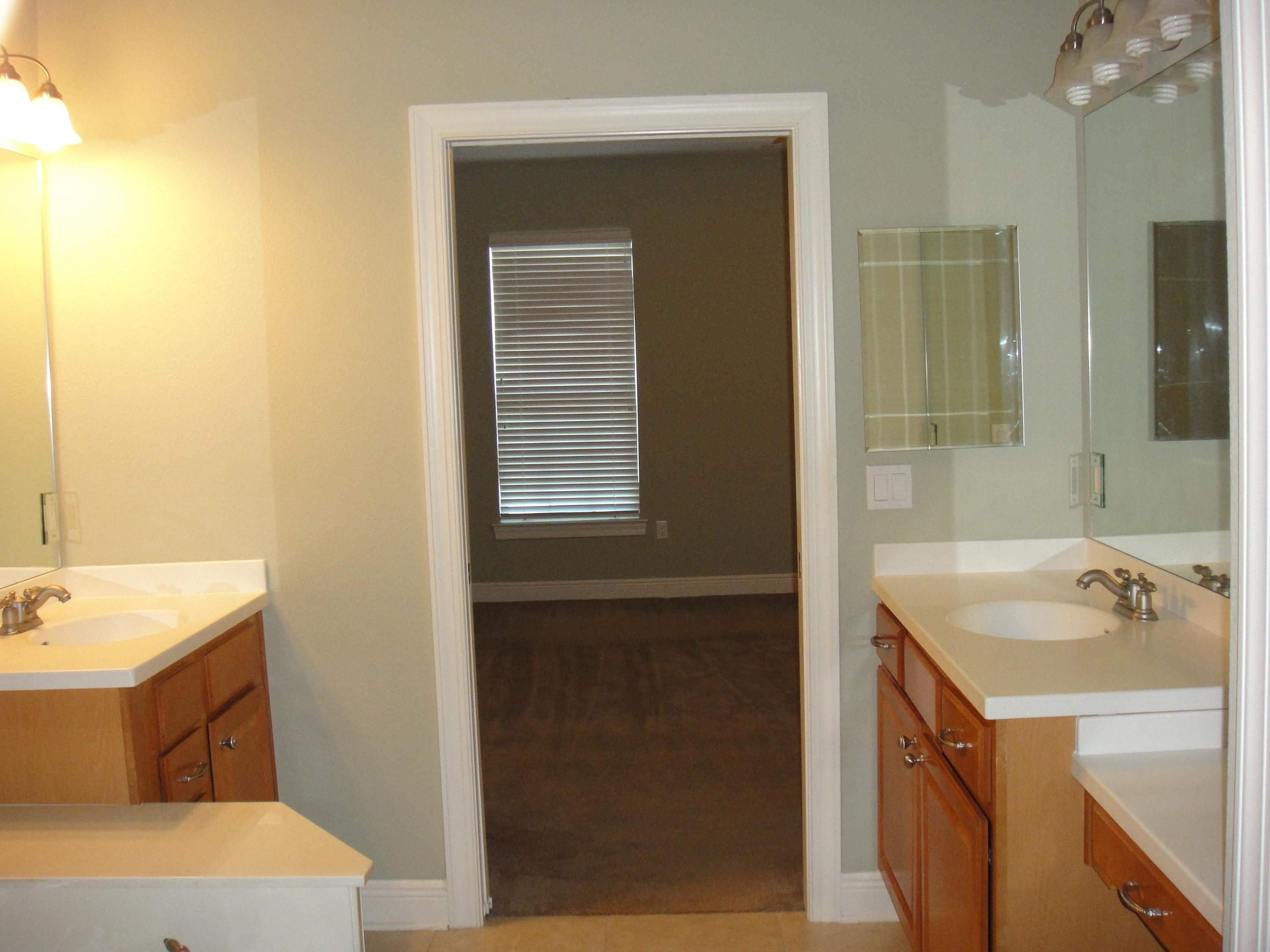 DIAMOND LAKES - Residential Lease