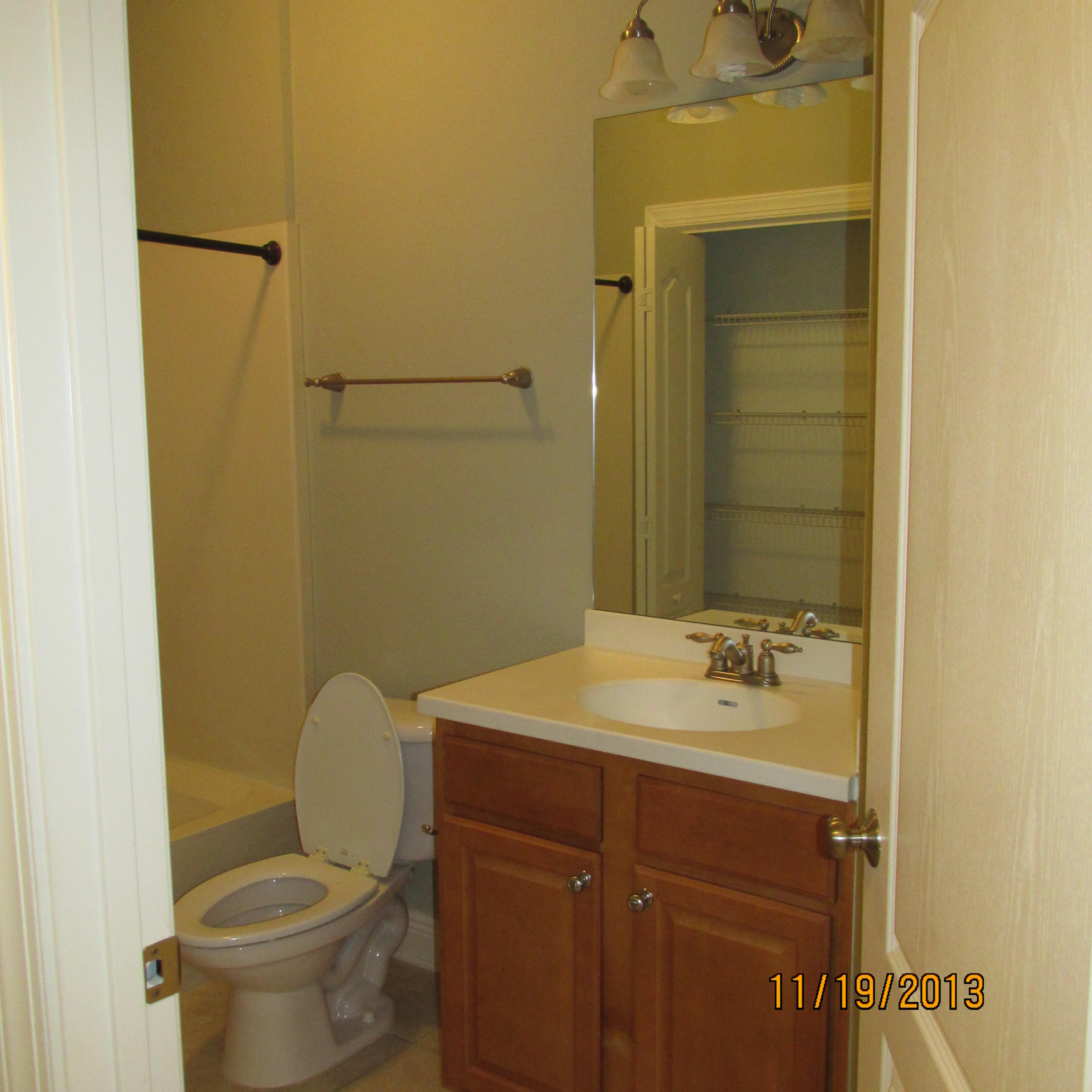 DIAMOND LAKES - Residential Lease