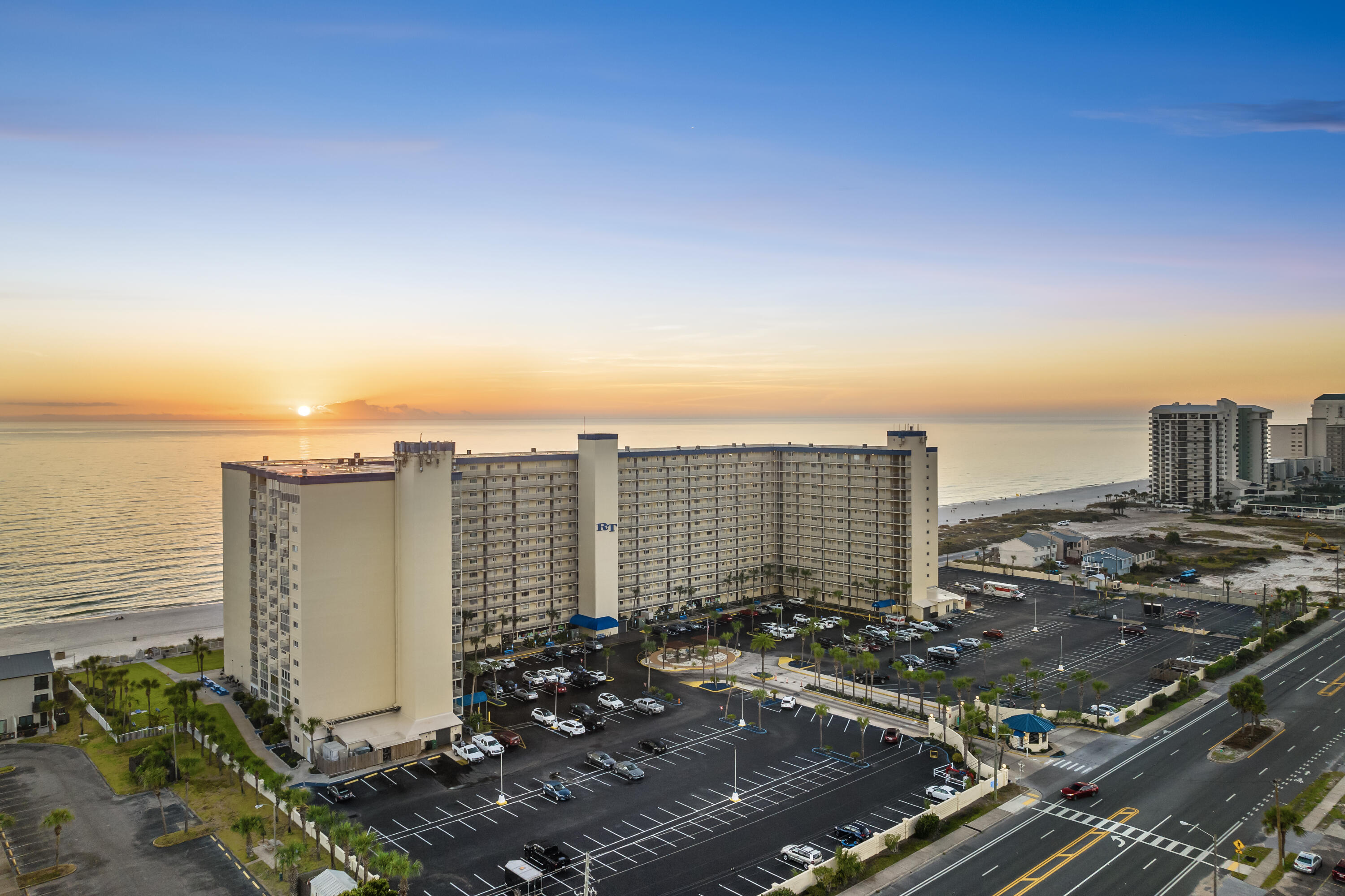 REGENCY TOWERS - Residential