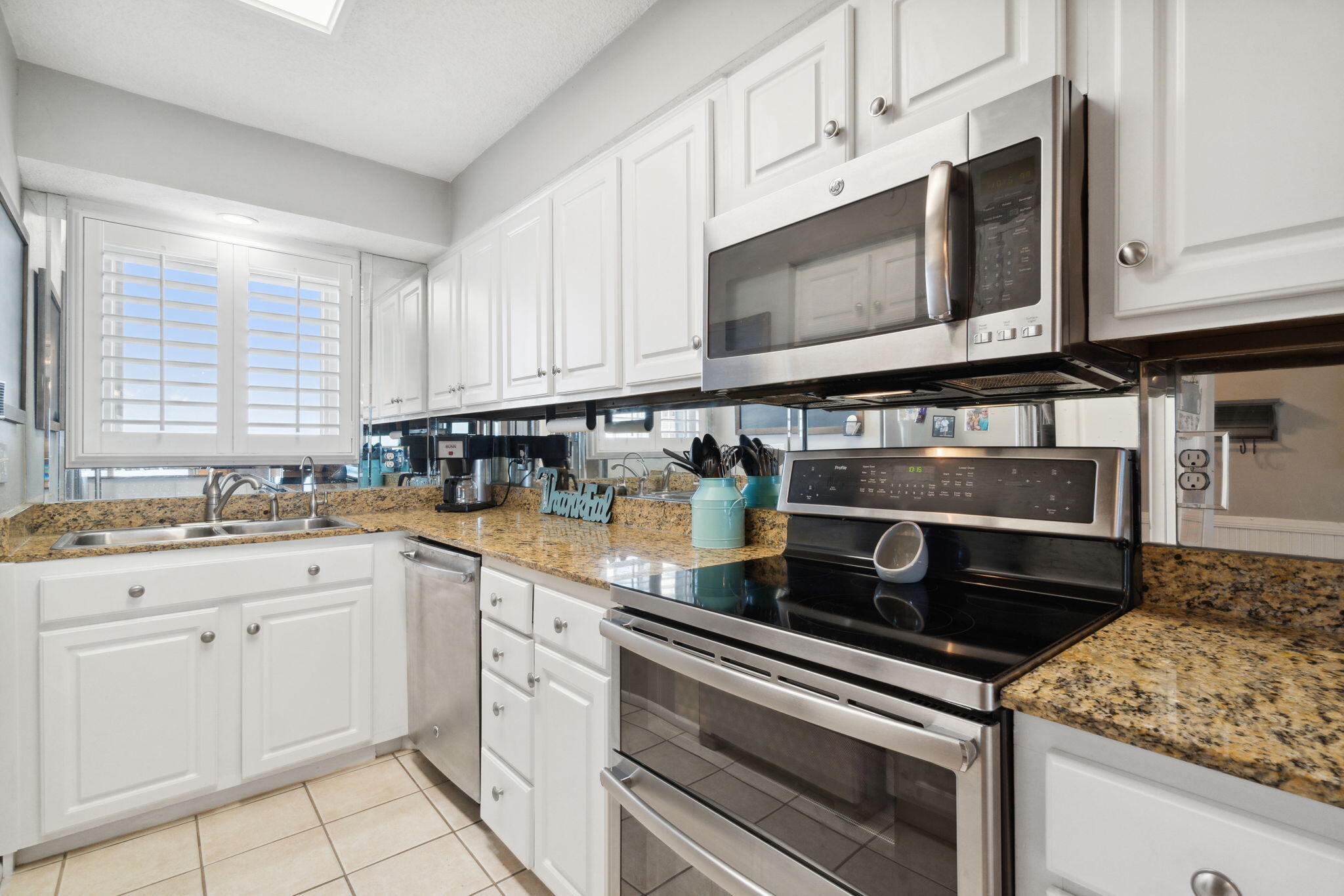 REGENCY TOWERS - Residential