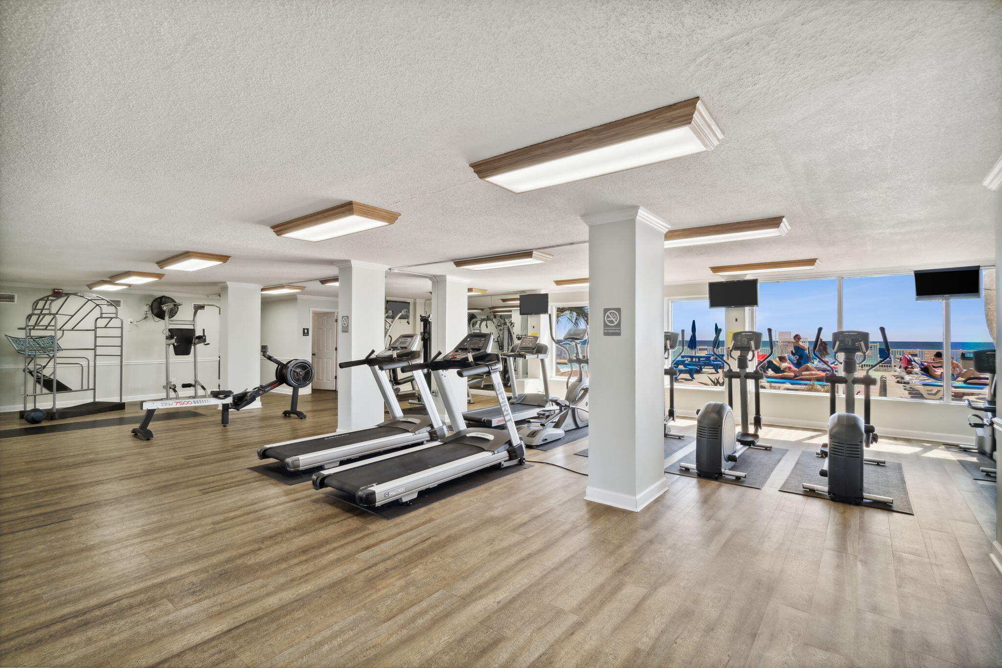 REGENCY TOWERS - Residential