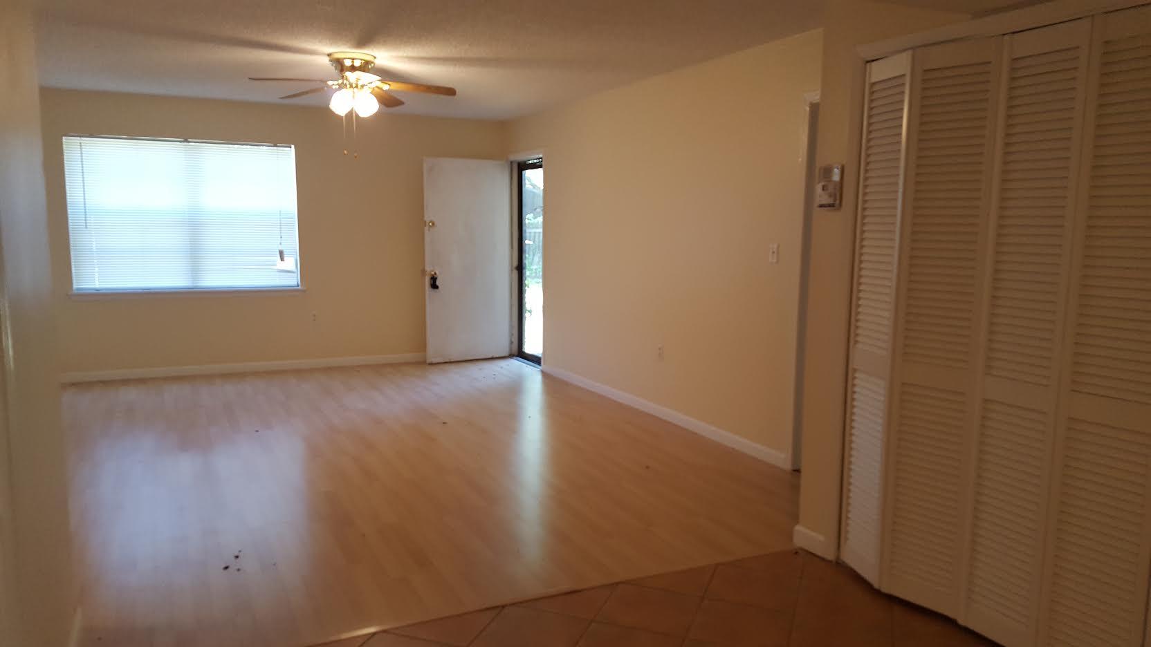 FORECLOSURE 3br/2ba 1st floor condo. 1200sf, open living/dining areas. Flooring is wood laminate, tile, & Carpet. Split Bedroom floor plan. Unit has washer/dryer hookups. Complex is centrally located in the heart of Ft. Walton Beach near dining, shopping & 10 minutes to the beach. Community pool & onsite laundry is available for your use. Association dues cover water, sewer, trash disposal, pest control, insurance on the bldg. & exterior maintenance. Great Investment property!