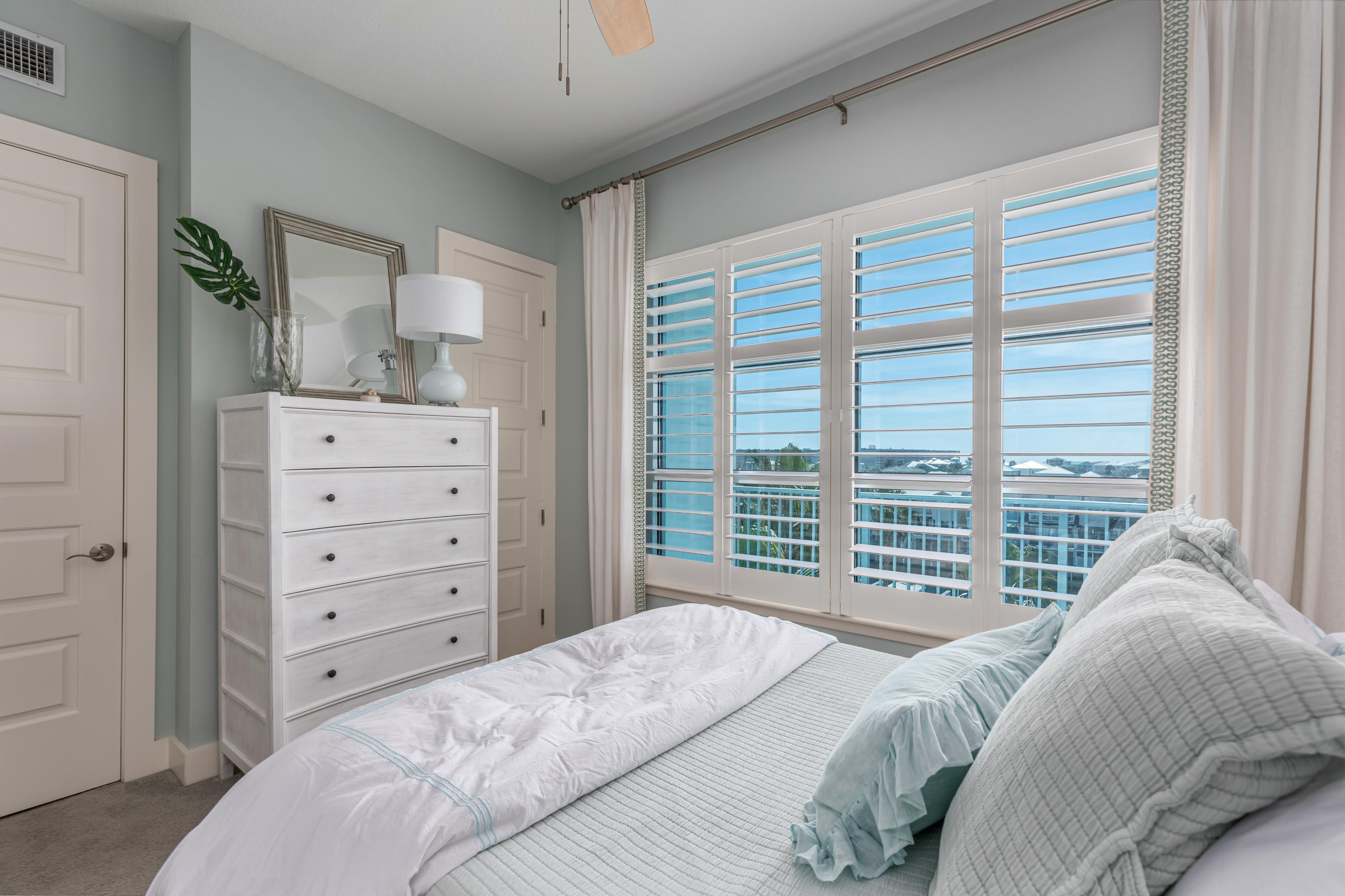 HARBOR LIGHTS - Residential