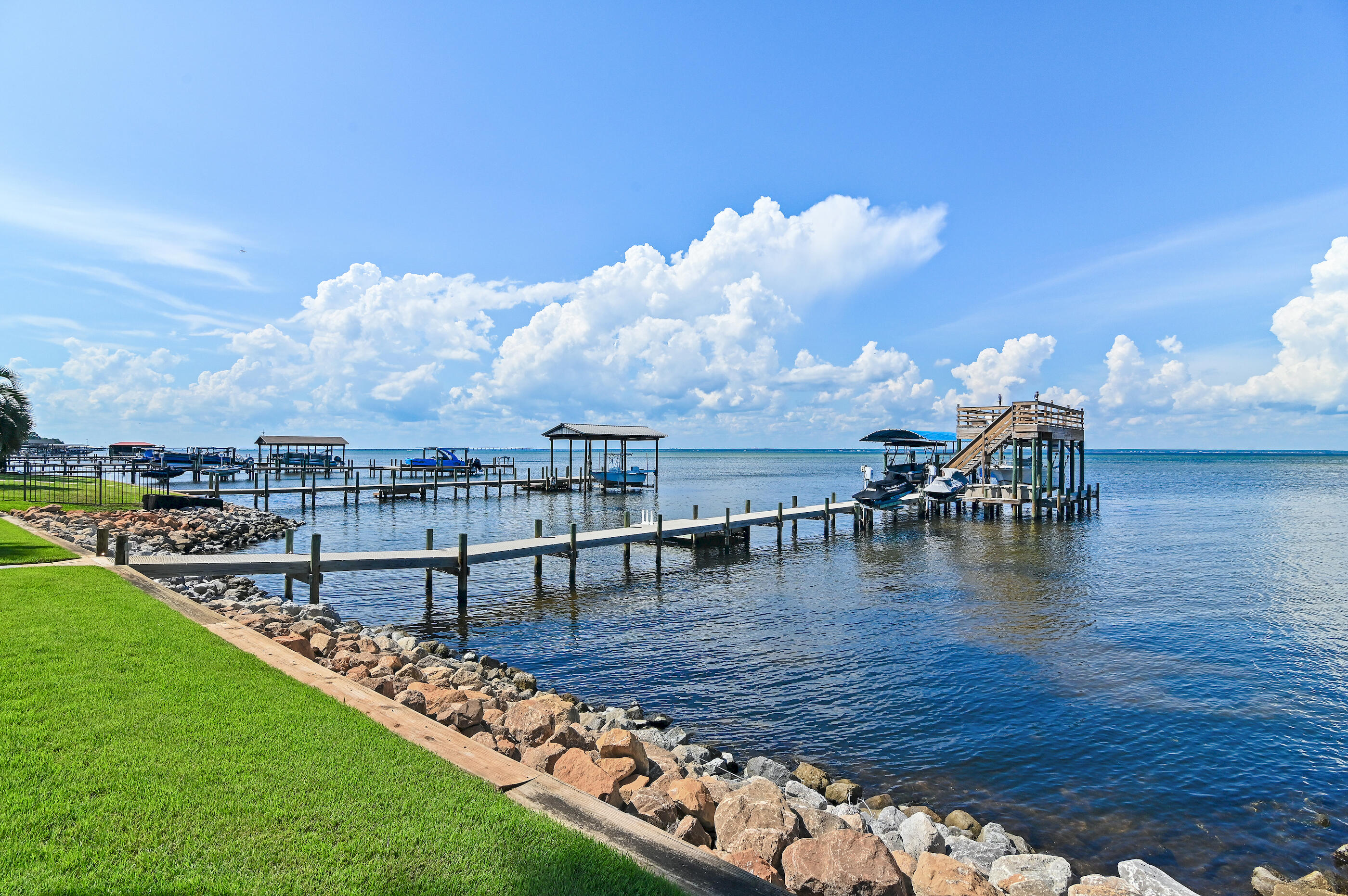 HOLIDAY SHORES ESTATES 1ST ADDN - Residential