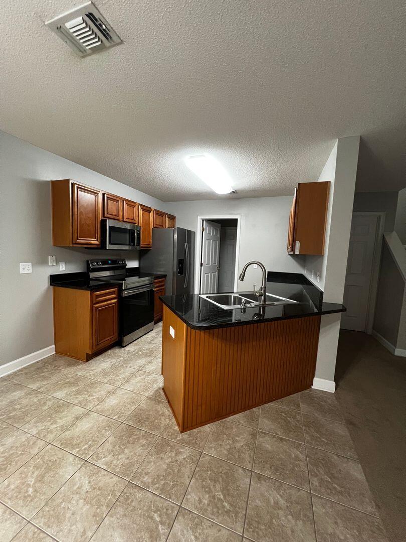 SUMMERWOOD - Residential Lease