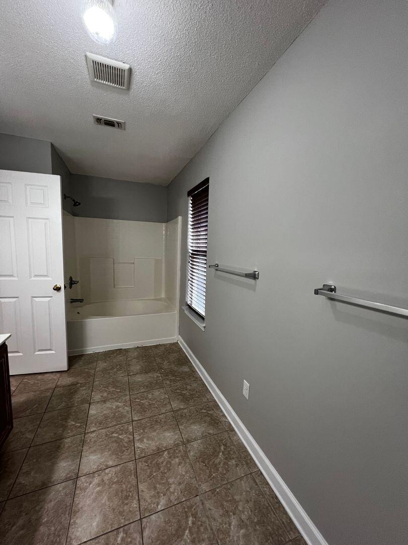 SUMMERWOOD - Residential Lease