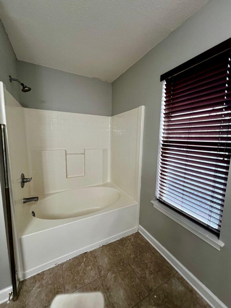 SUMMERWOOD - Residential Lease