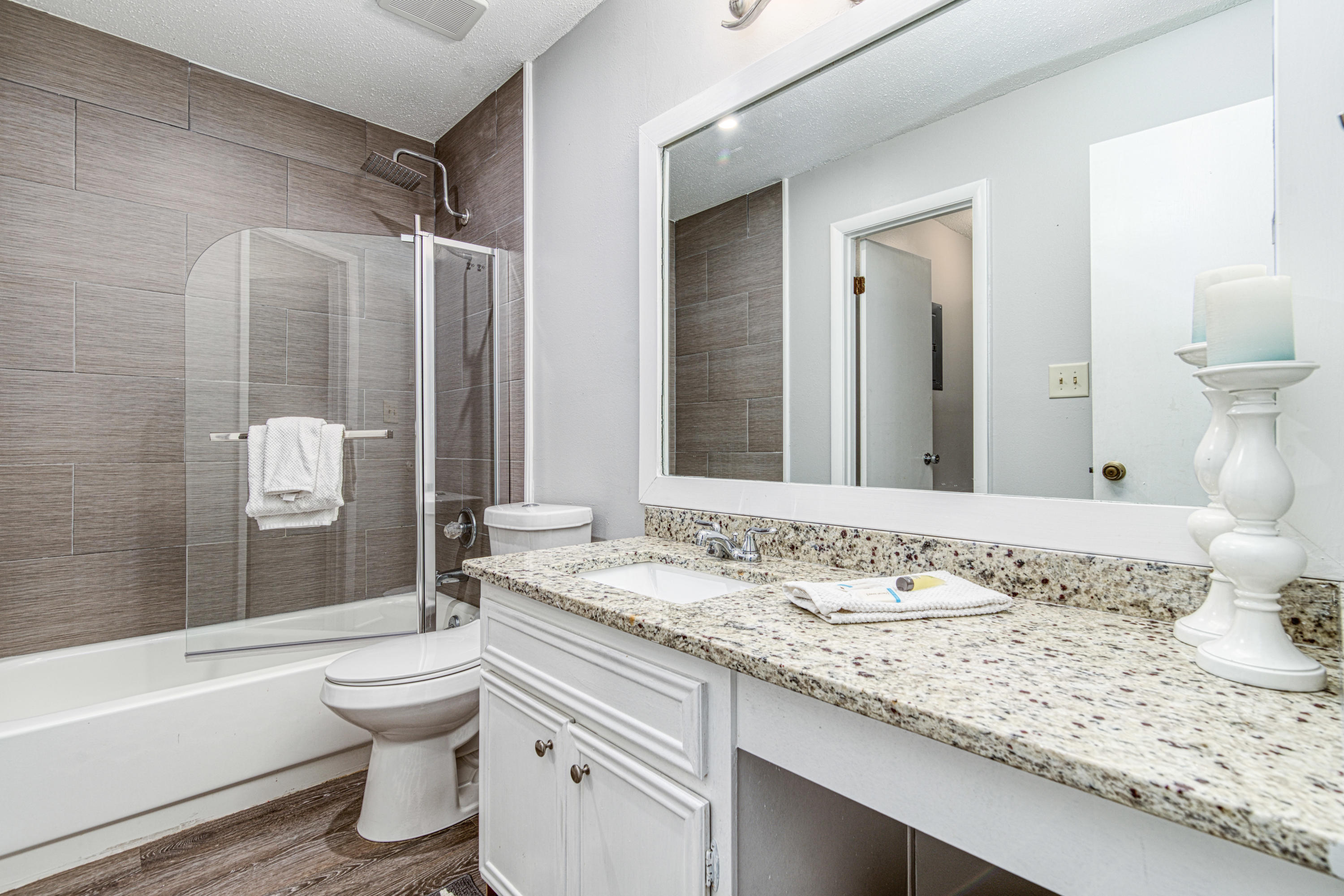 LINKSIDE VILLAGE UNIT 1 - Residential