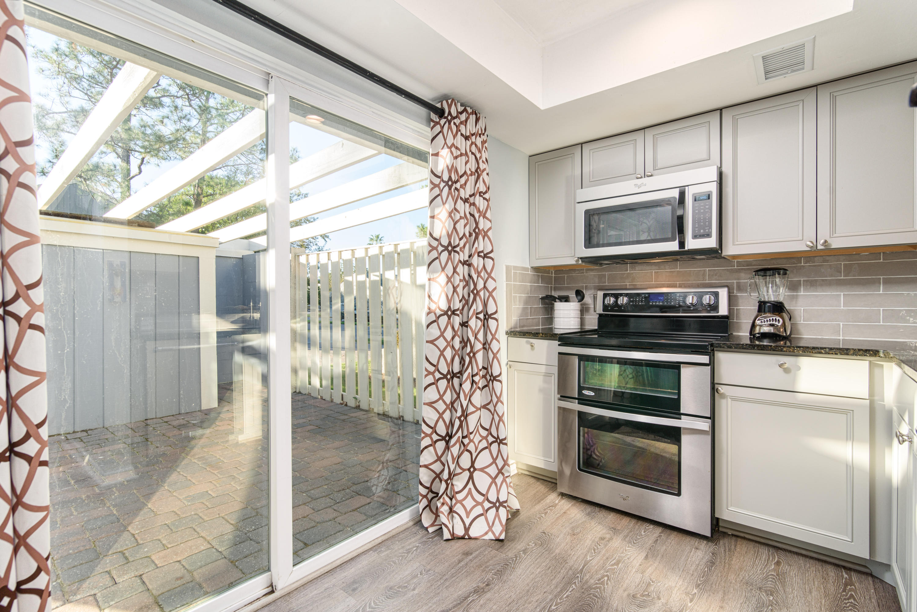 LINKSIDE VILLAGE UNIT 1 - Residential