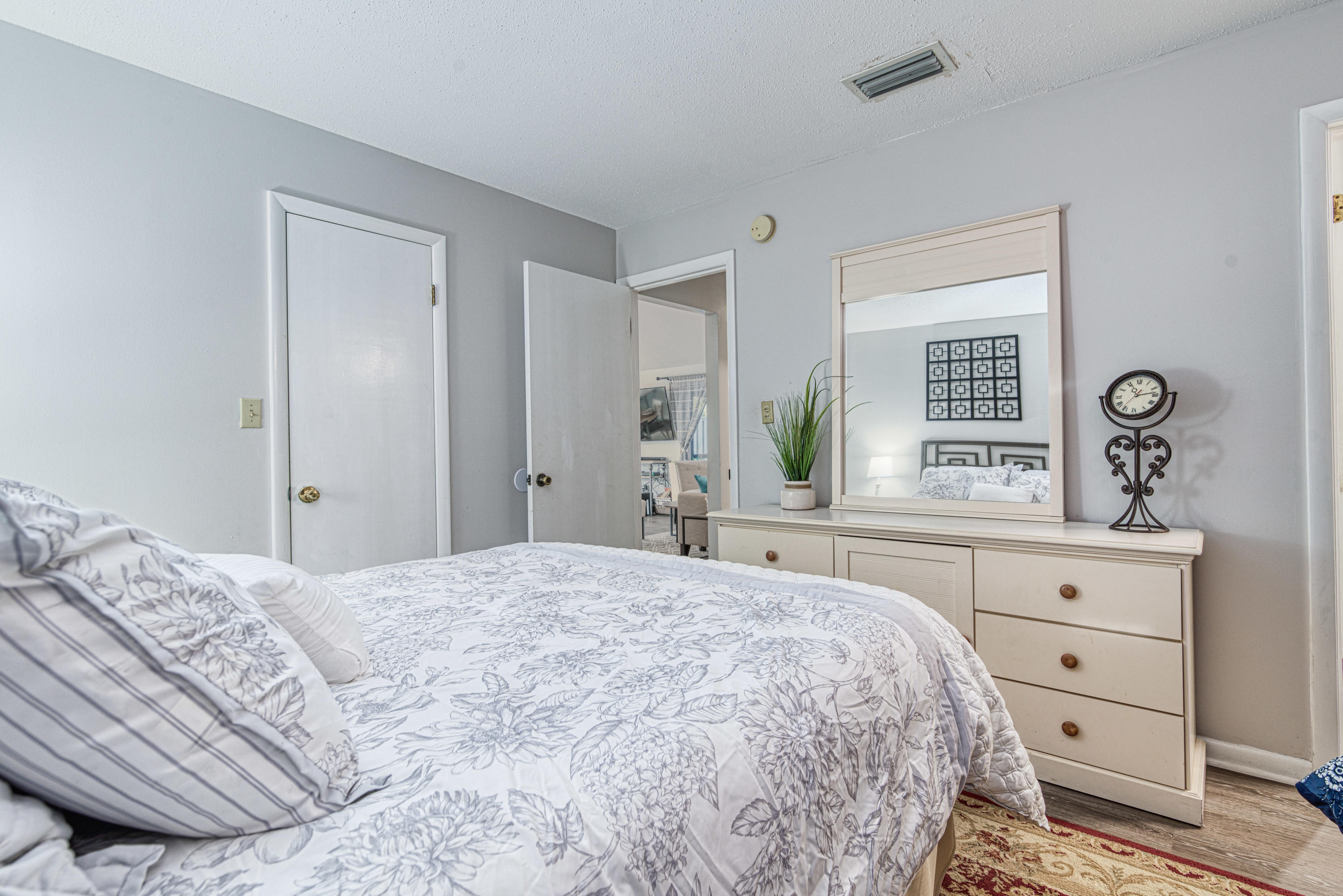 LINKSIDE VILLAGE UNIT 1 - Residential