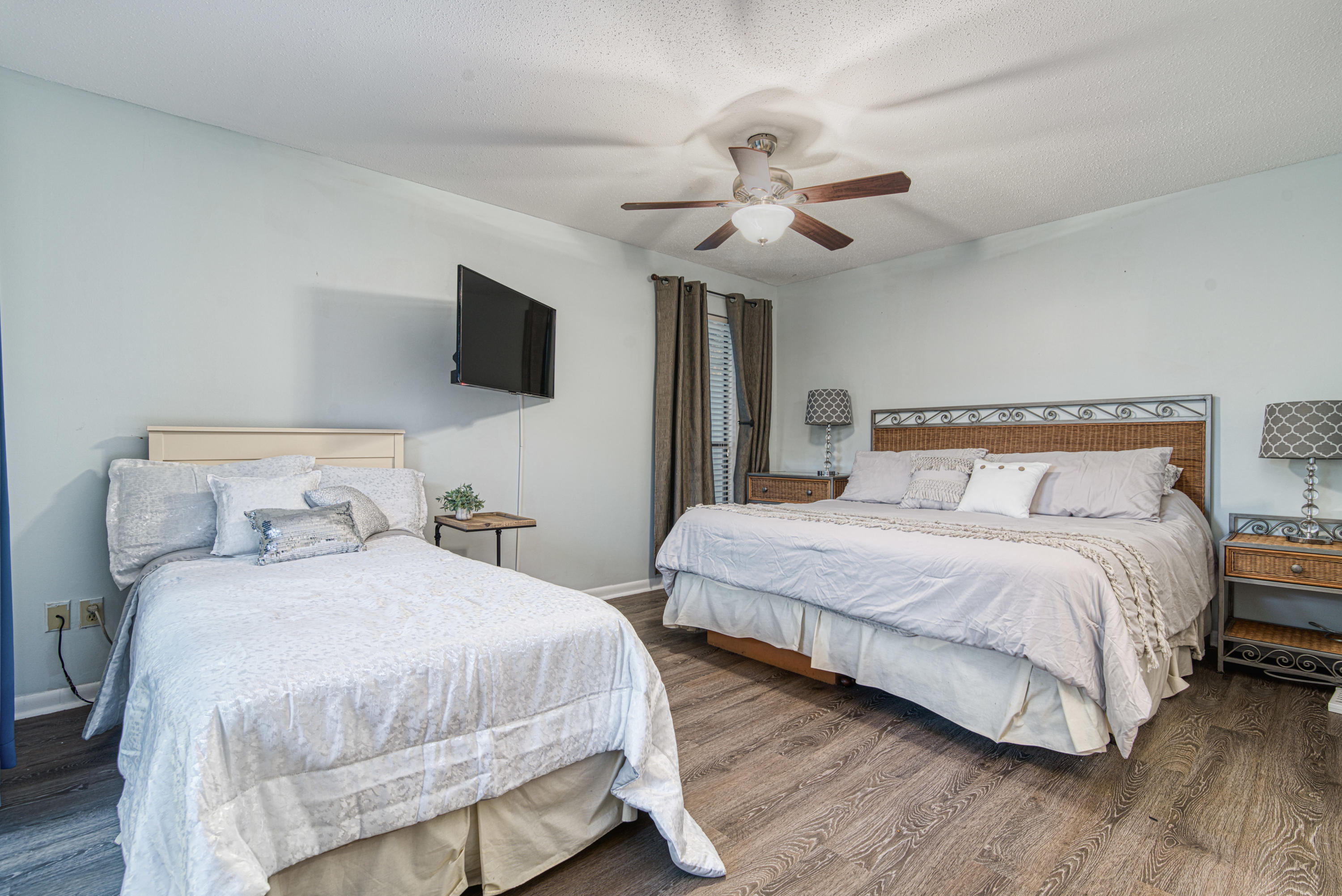 LINKSIDE VILLAGE UNIT 1 - Residential