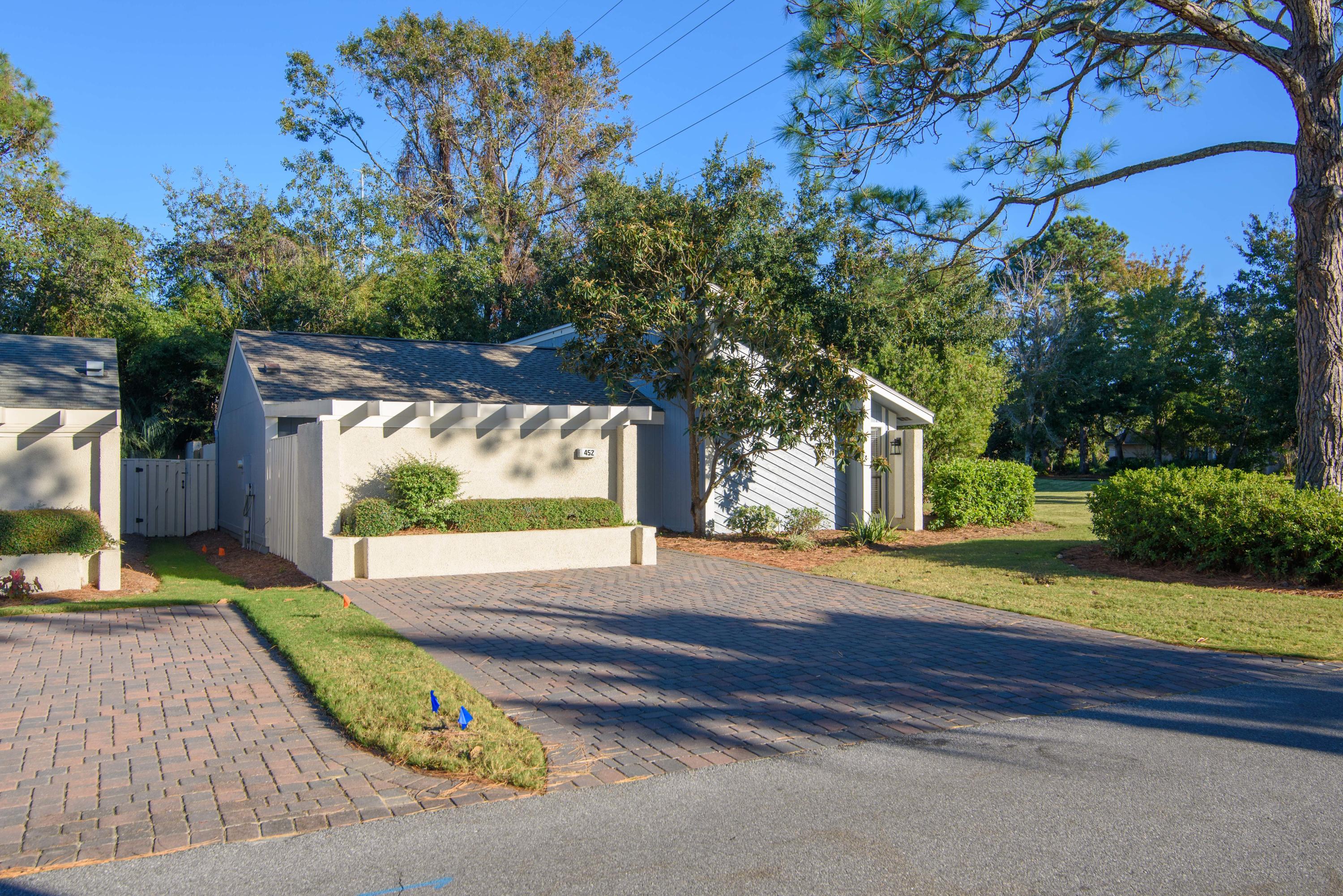 LINKSIDE VILLAGE UNIT 1 - Residential