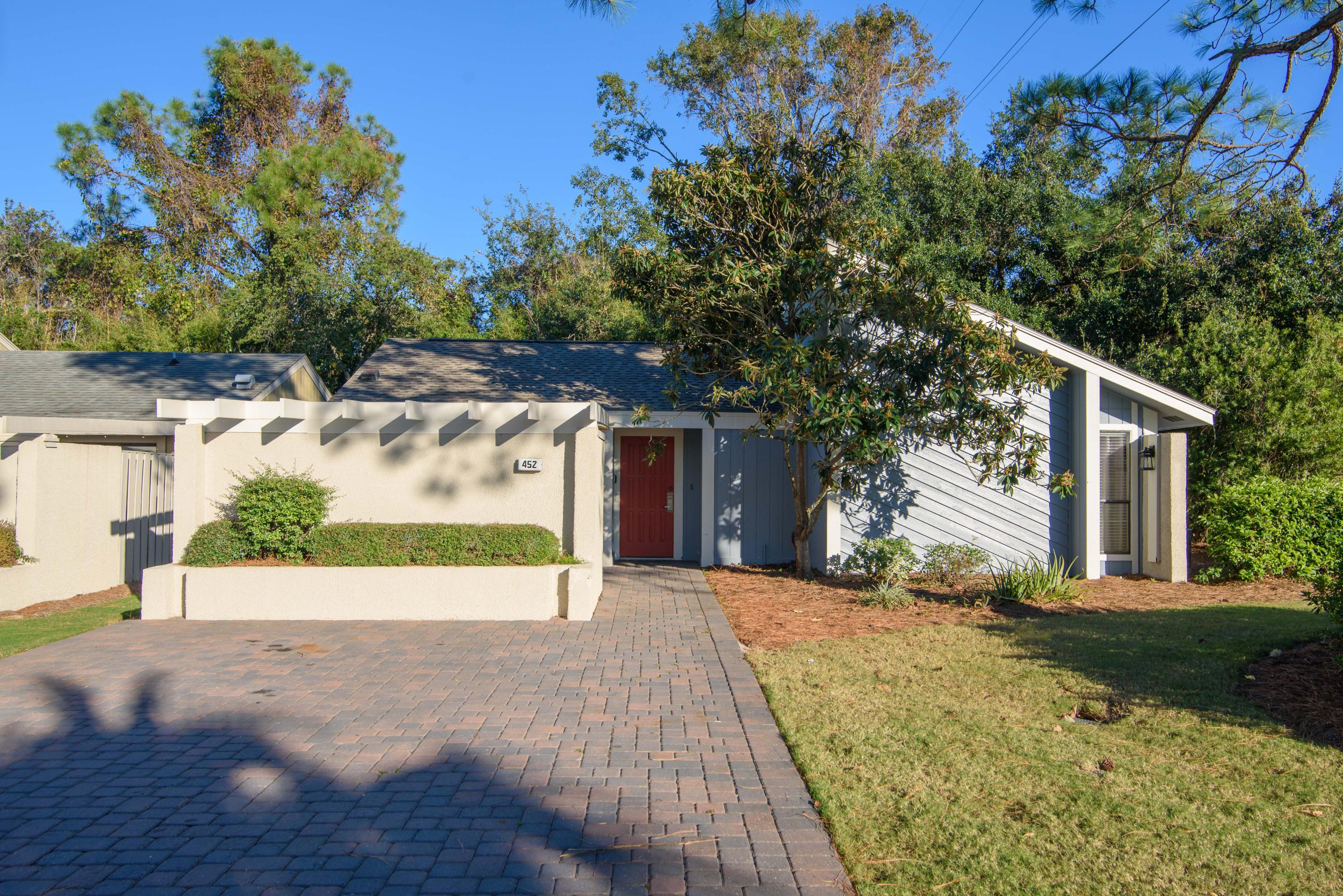 Vacation Rental. *VIRTUAL TOUR AVAILABLE*FULLY FURNISHED INVESTMENT PROPERTY ON CORNER LOT IN SANDESTIN BEACH RESORT'S LINKSIDE VILLAGEOwn your very own piece of paradise with this investment property in the desired neighborhood of Linkside Village, a part of the Sandestin Resort community.Walk under the pergola and through the paved patio into the single detached family home. With vinyl flooring throughout, the beautiful open floor plans allows patio and backyard views from both the dining and living areas.