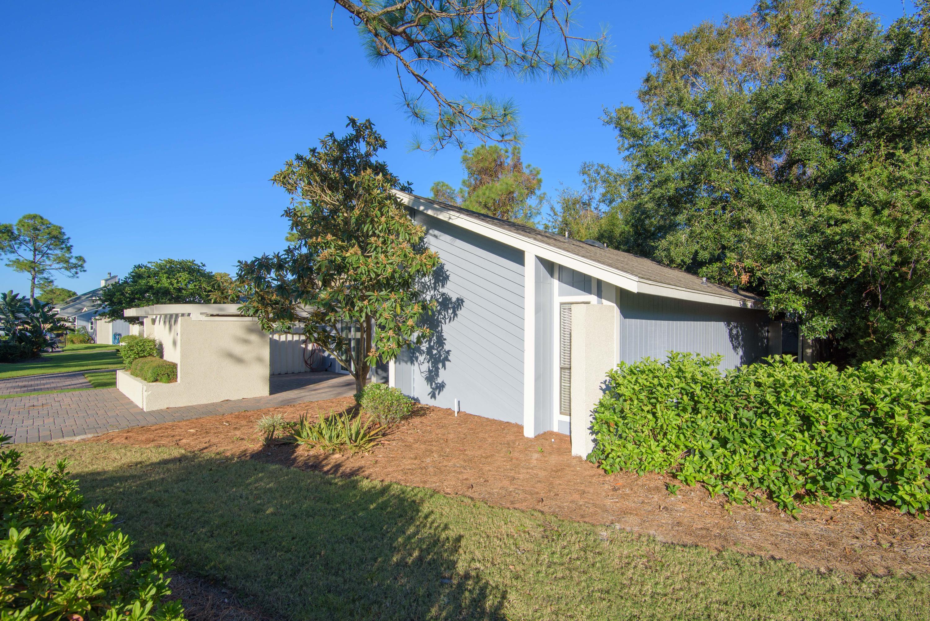 LINKSIDE VILLAGE UNIT 1 - Residential