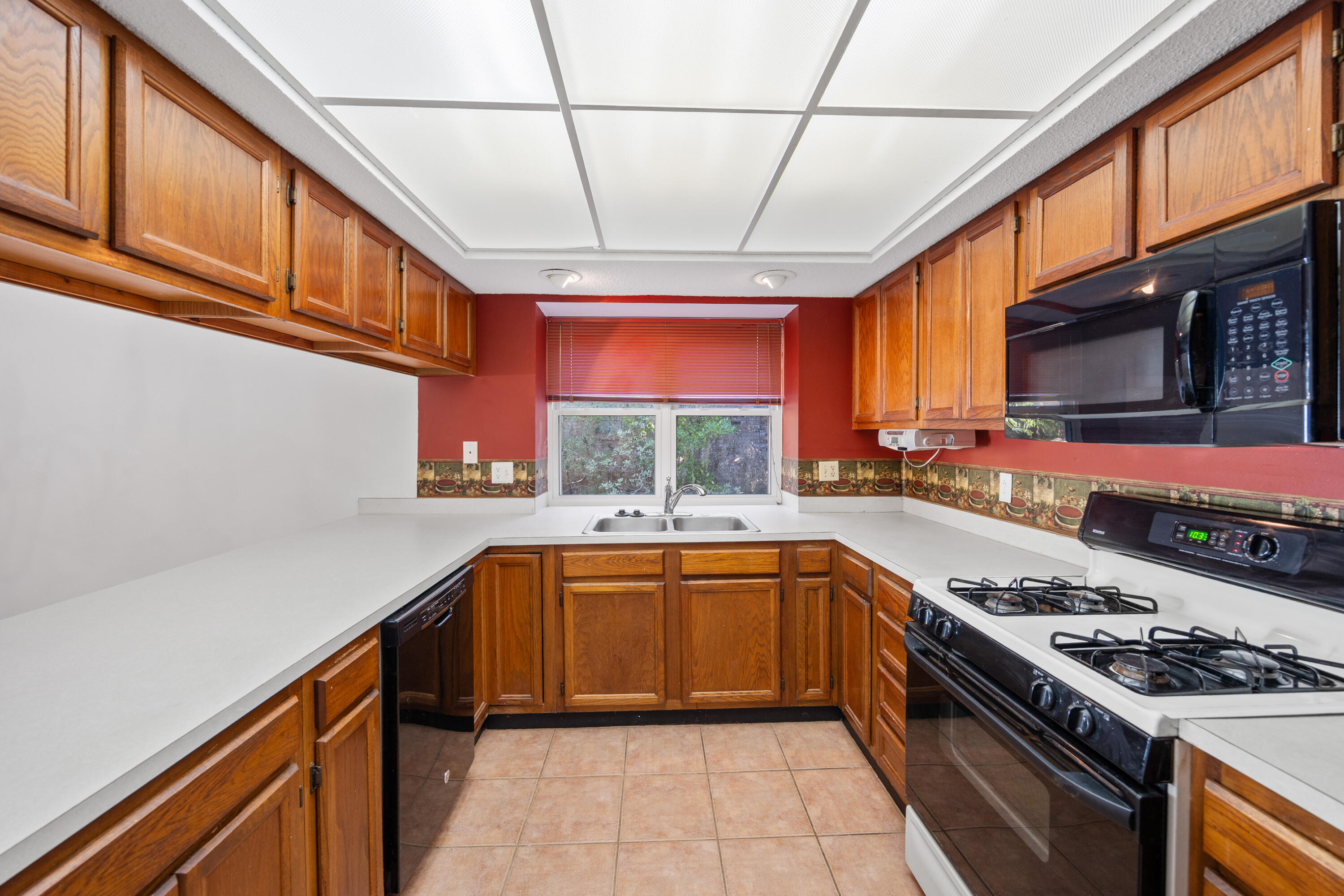 PINEWOOD ESTATES - Residential