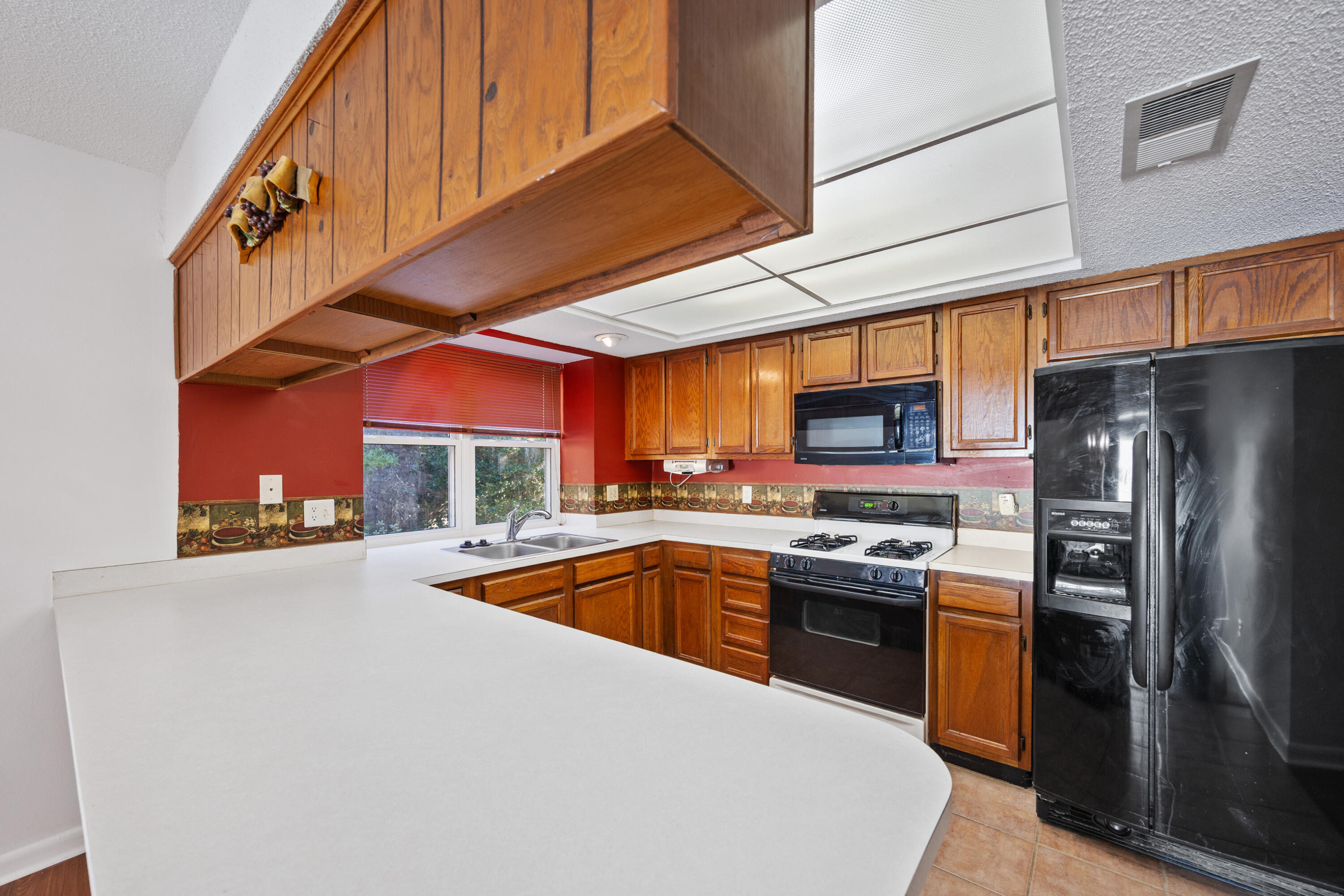 PINEWOOD ESTATES - Residential