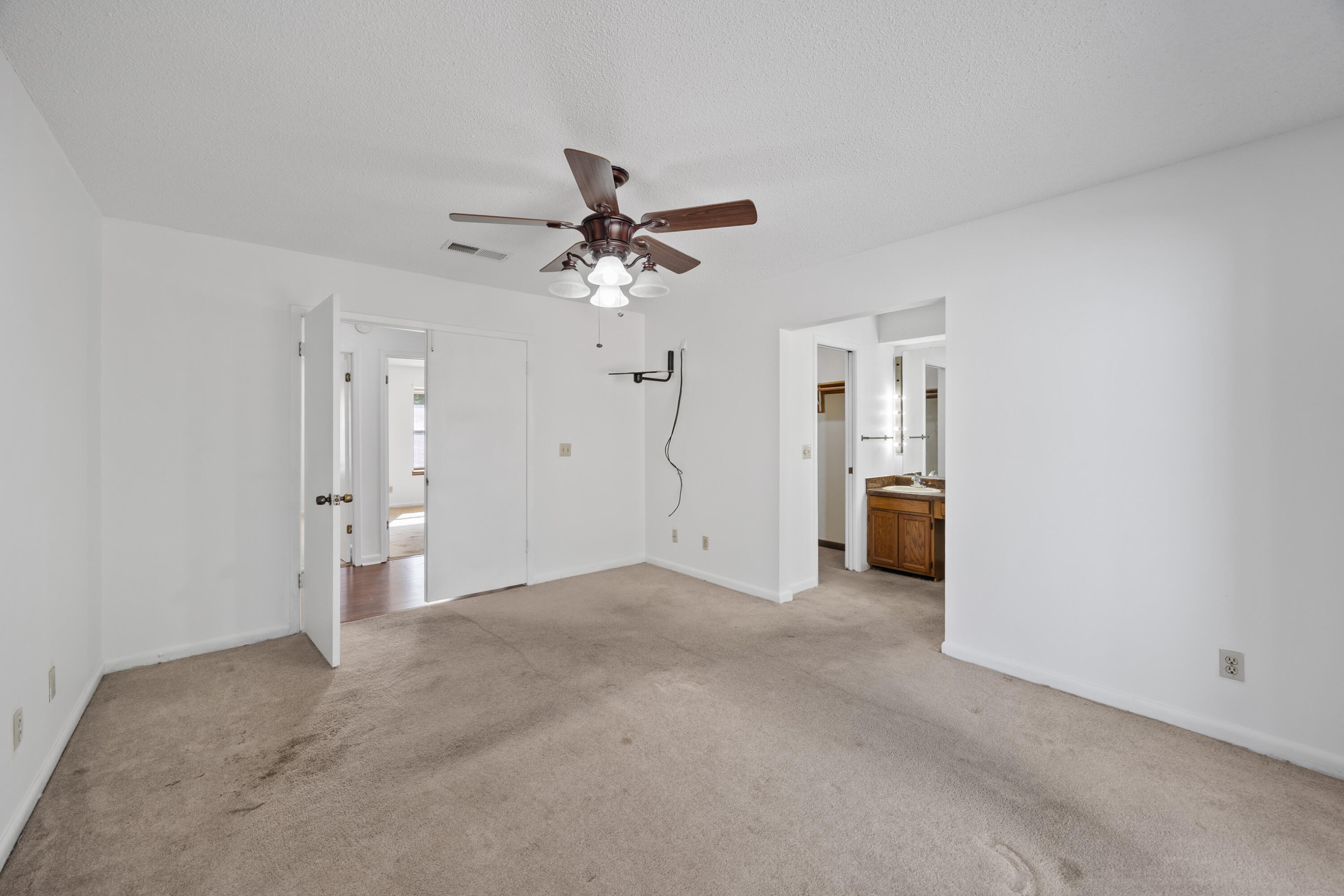 PINEWOOD ESTATES - Residential