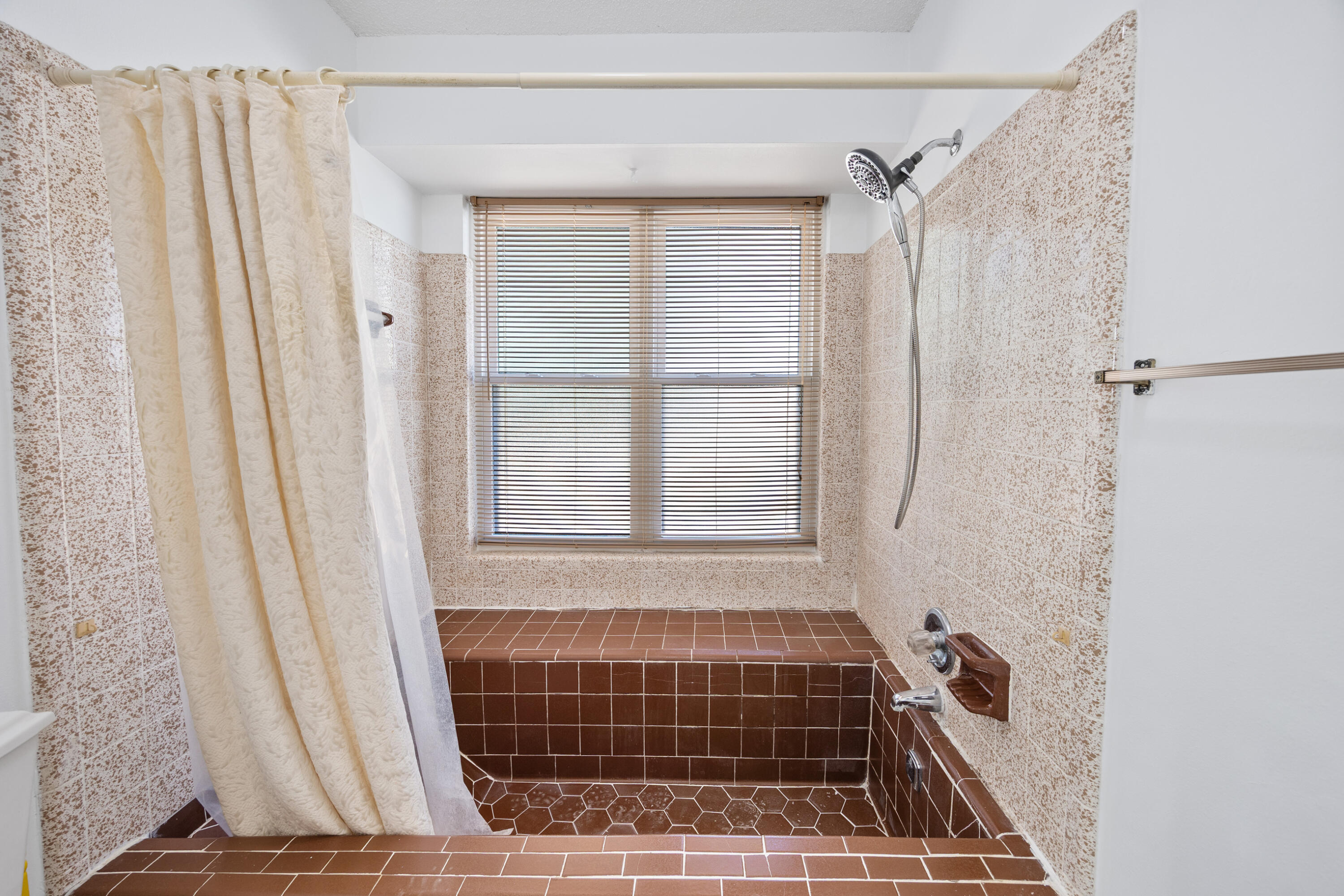 PINEWOOD ESTATES - Residential